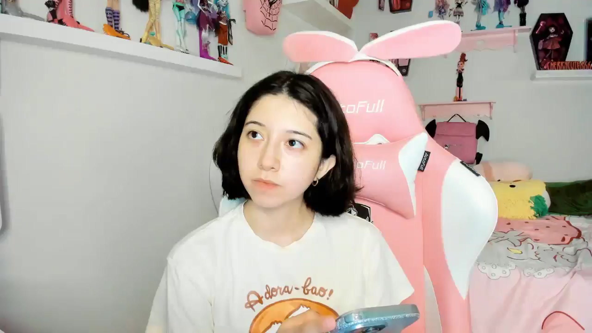 Gallery image thumbnail from Cherrycute666's myfreecams stream on, 12/01/2025, 03:26 image 17 of 20