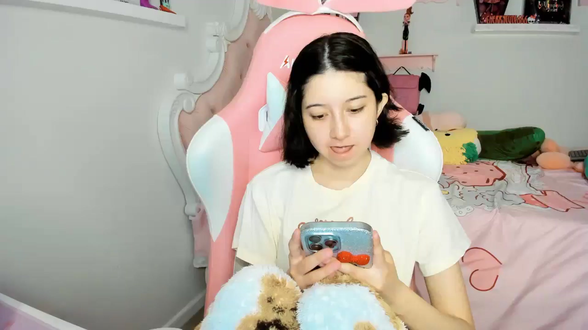 Gallery image thumbnail from Cherrycute666's myfreecams stream on, 12/01/2025, 03:26 image 1 of 20