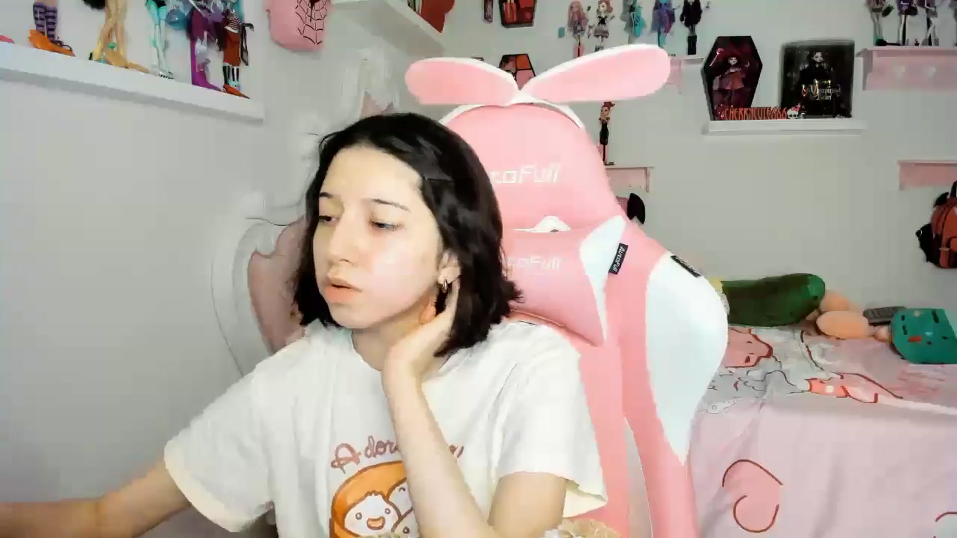 Gallery image thumbnail from Cherrycute666's myfreecams stream on, 12/01/2025, 03:26 image 13 of 20