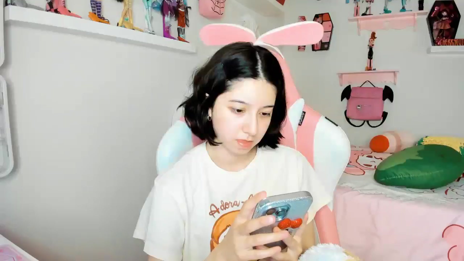 Gallery image thumbnail from Cherrycute666's myfreecams stream on, 12/01/2025, 05:49 image 10 of 20