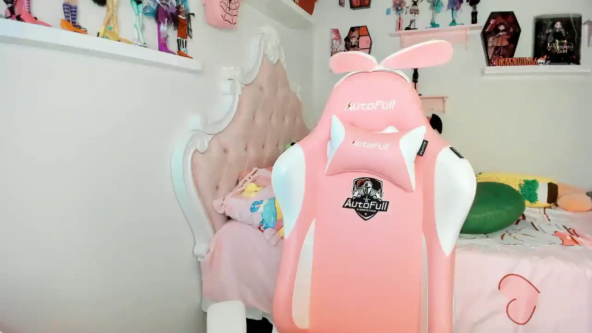 Gallery image thumbnail from Cherrycute666's myfreecams stream on, 12/01/2025, 05:49 image 18 of 20