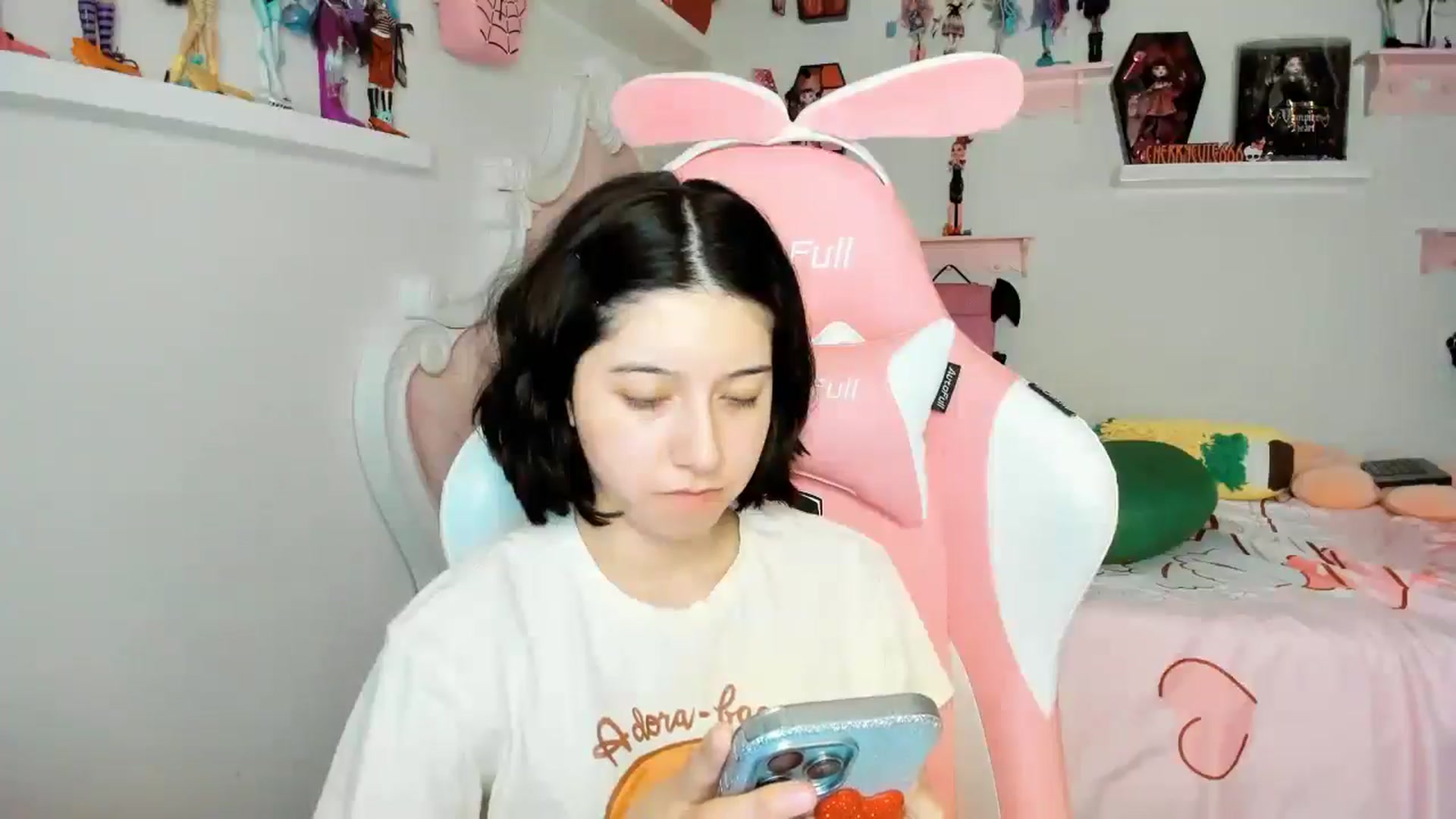 Gallery image thumbnail from Cherrycute666's myfreecams stream on, 12/01/2025, 05:49 image 15 of 20