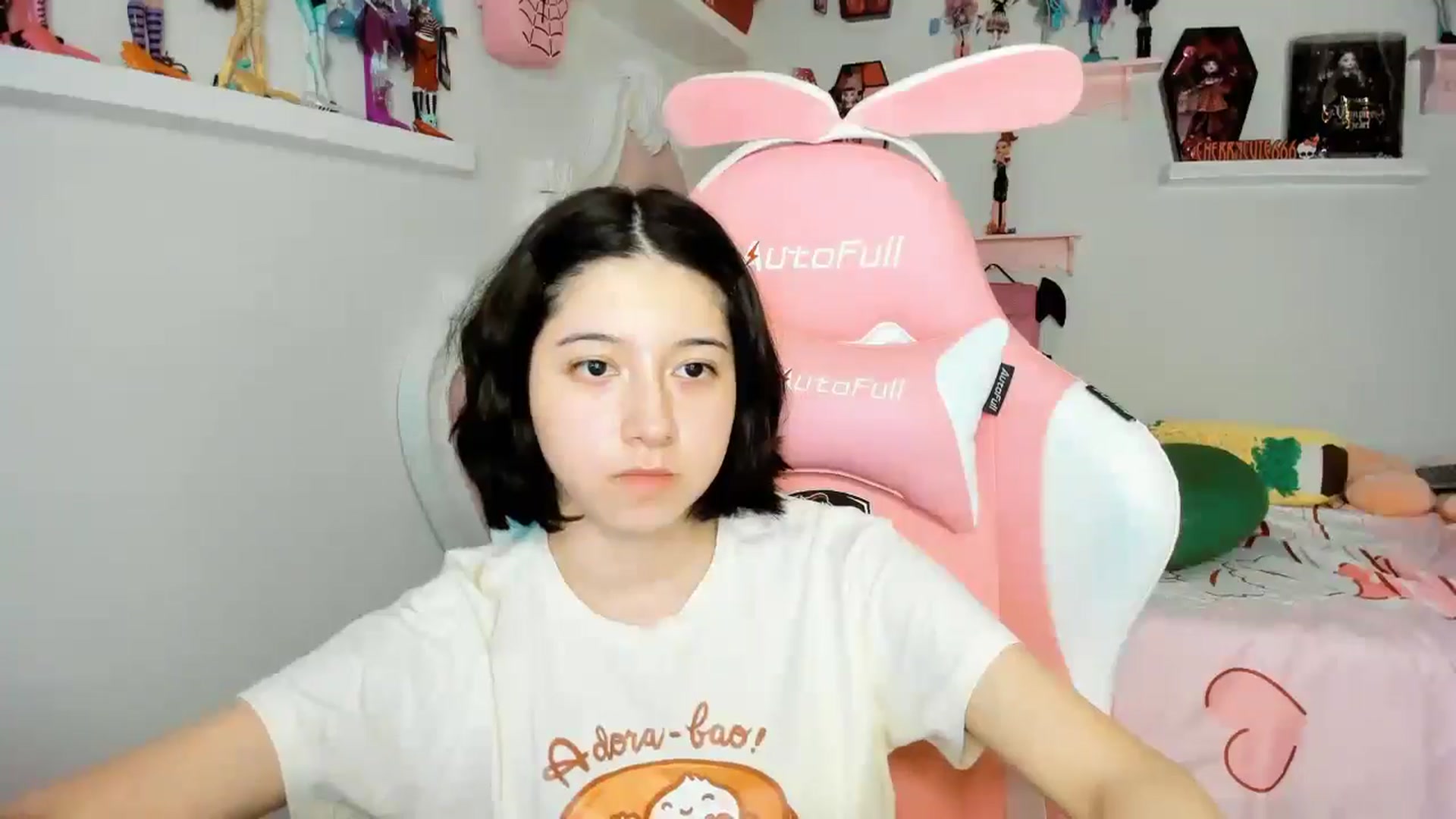 Gallery image thumbnail from Cherrycute666's myfreecams stream on, 12/01/2025, 05:49 image 16 of 20