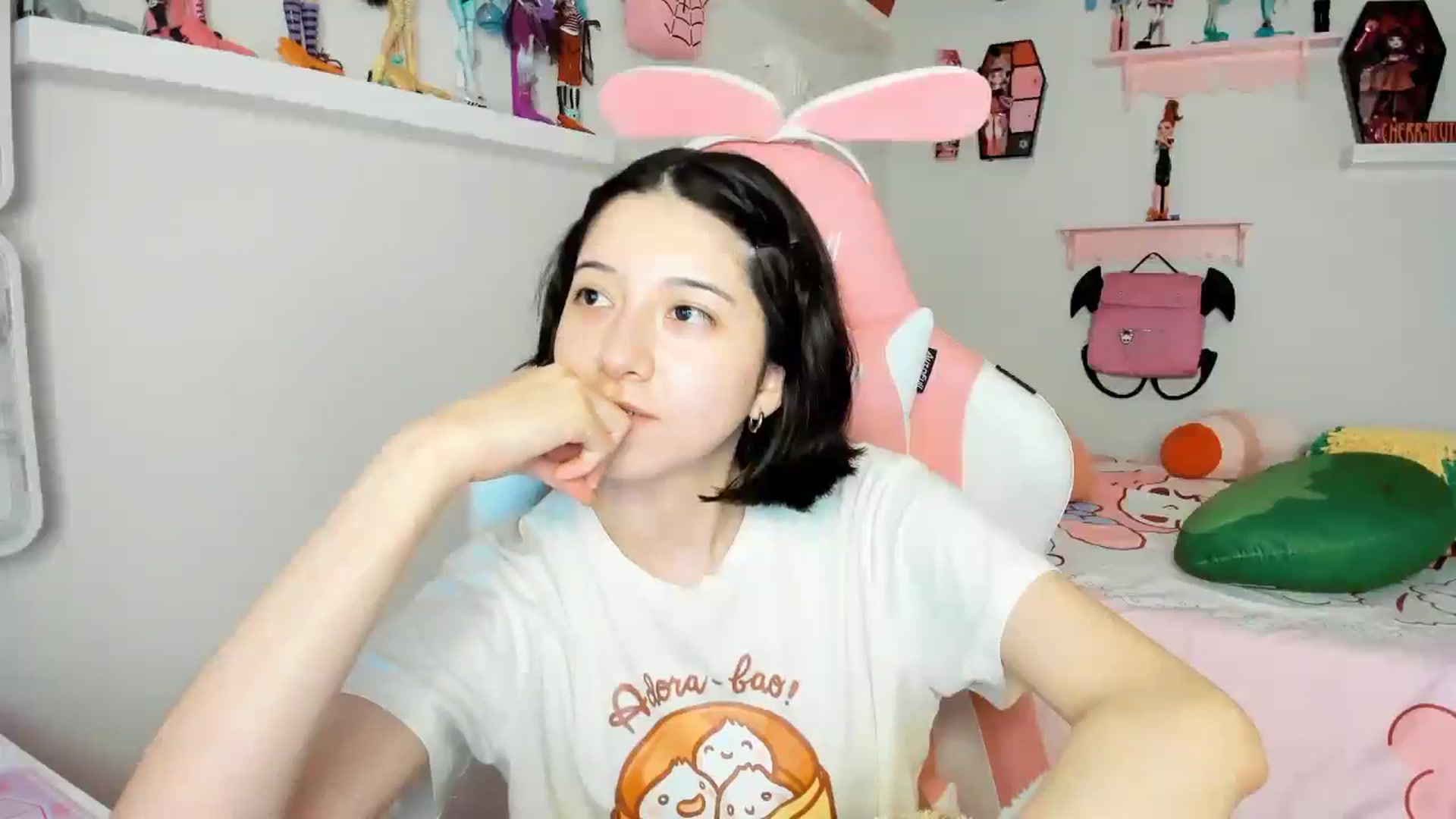 Gallery image thumbnail from Cherrycute666's myfreecams stream on, 12/01/2025, 05:49 image 11 of 20