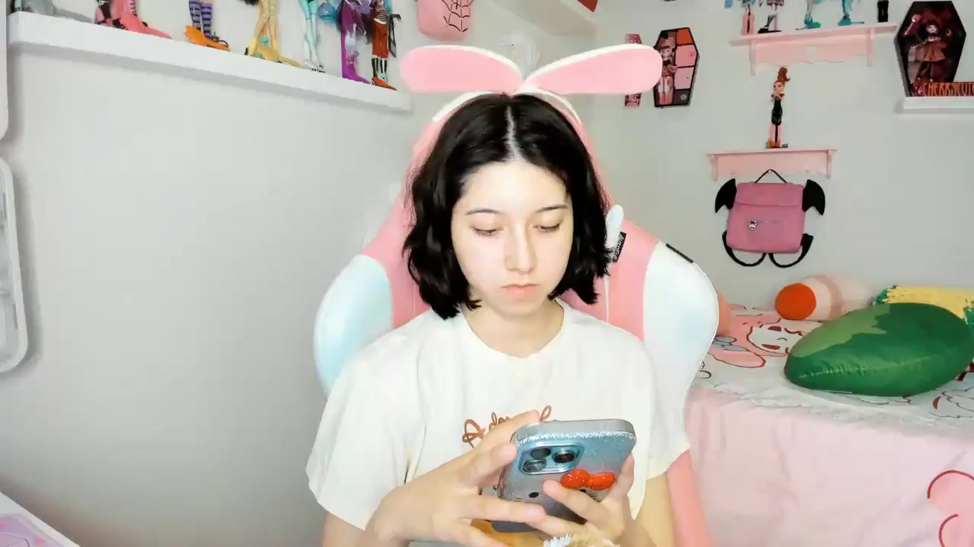 Gallery image thumbnail from Cherrycute666's myfreecams stream on, 12/01/2025, 05:49 image 6 of 20