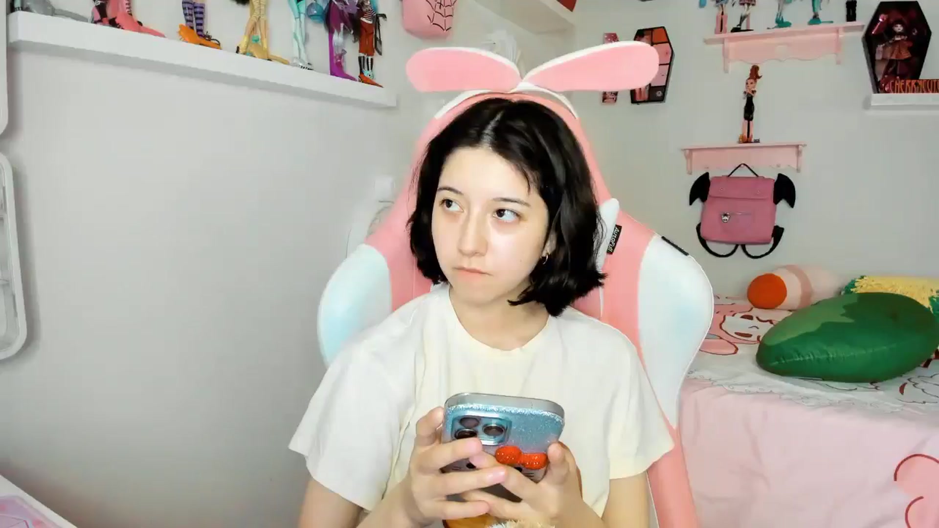 Gallery image thumbnail from Cherrycute666's myfreecams stream on, 12/01/2025, 05:49 image 8 of 20