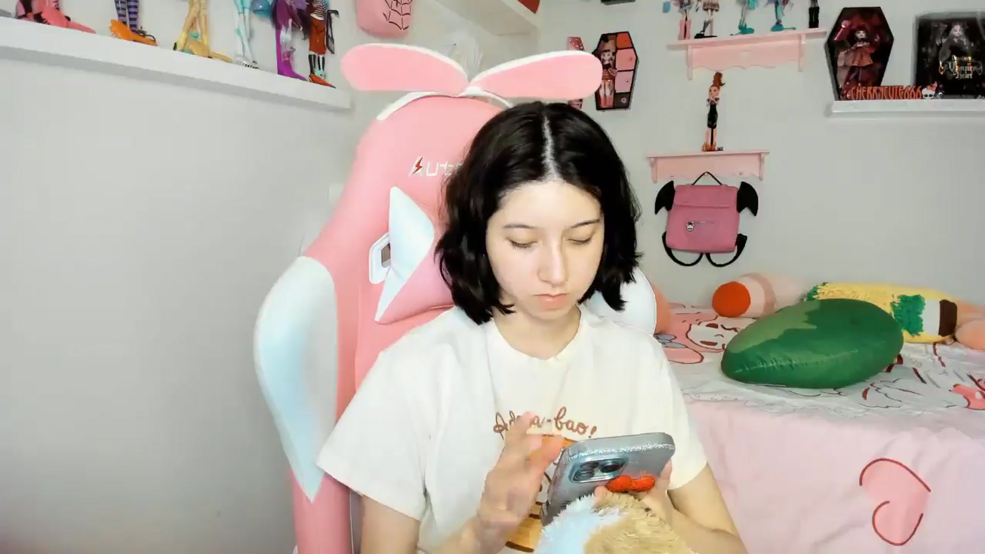 Gallery image thumbnail from Cherrycute666's myfreecams stream on, 12/01/2025, 05:49 image 5 of 20