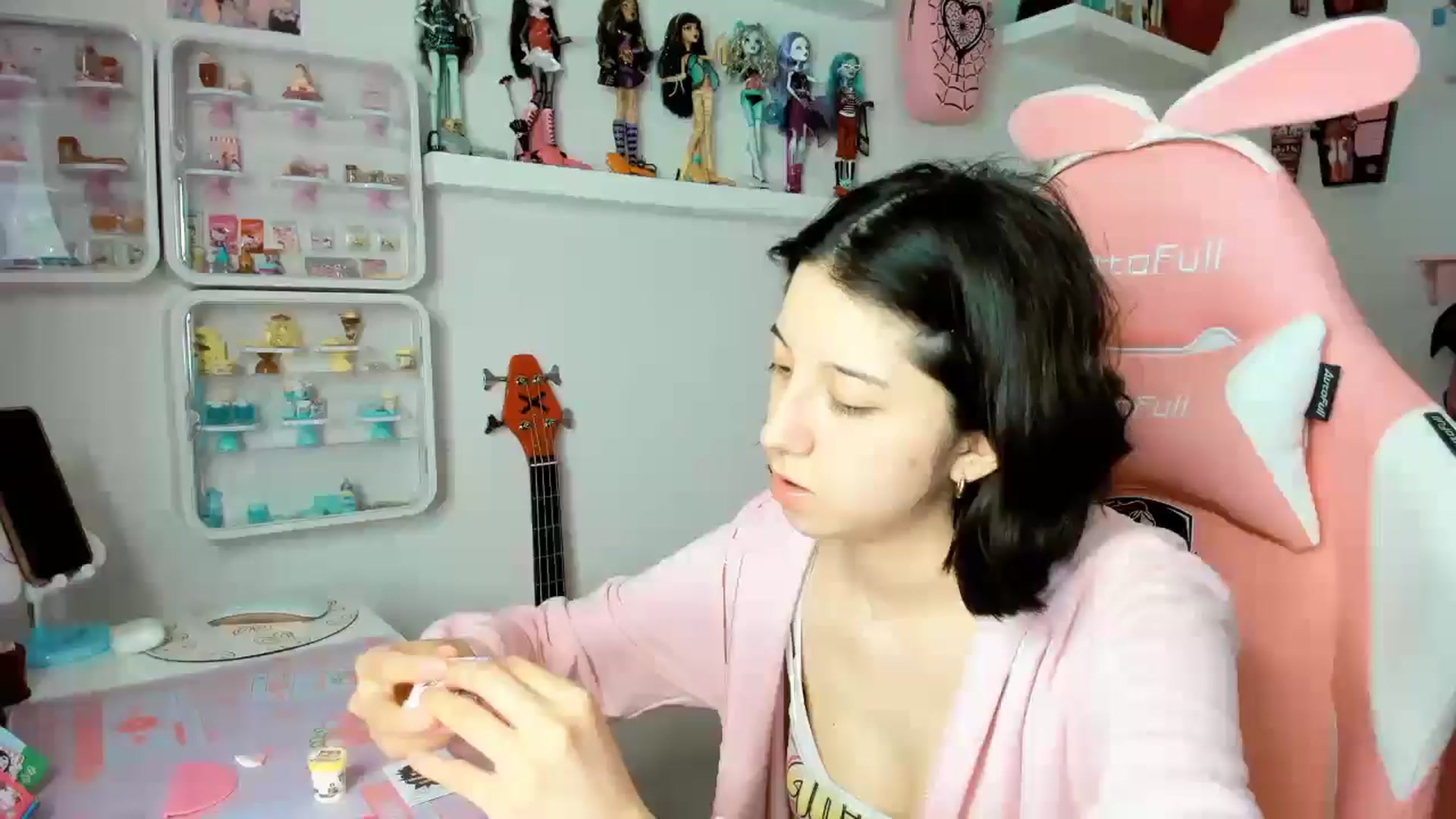 Gallery image thumbnail from Cherrycute666's myfreecams stream on, 12/02/2025, 04:00 image 1 of 20