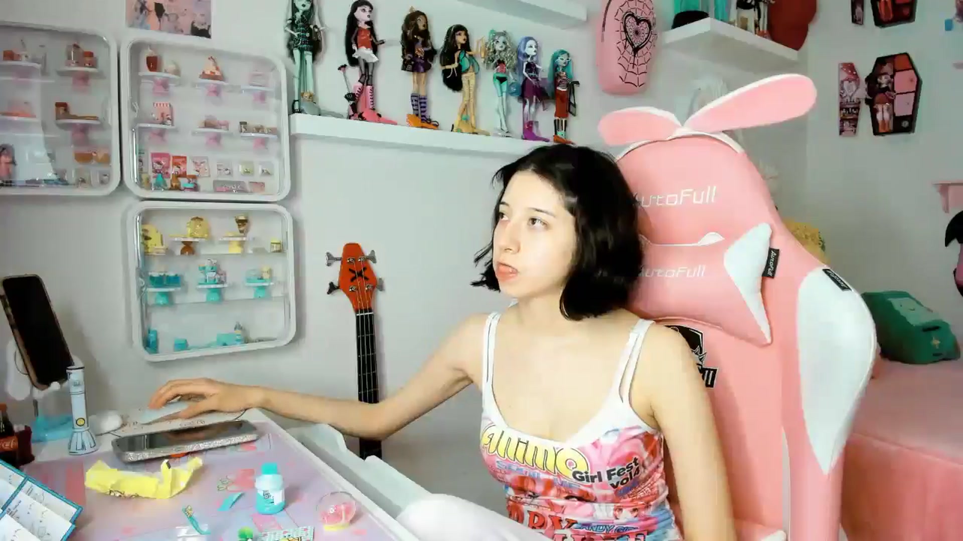 Gallery image thumbnail from Cherrycute666's myfreecams stream on, 12/02/2025, 04:00 image 16 of 20
