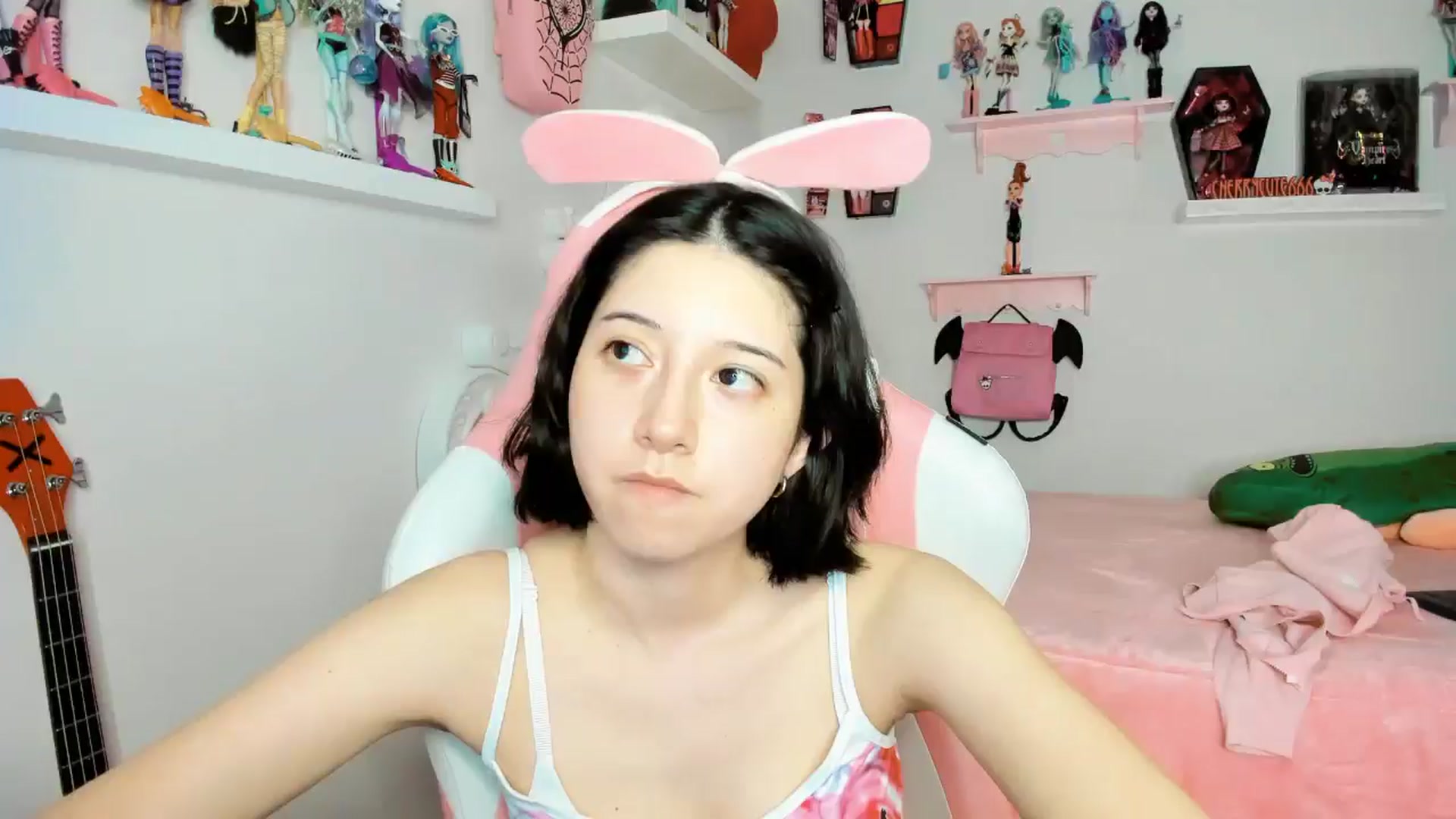 Gallery image thumbnail from Cherrycute666's myfreecams stream on, 12/02/2025, 06:04 image 10 of 20