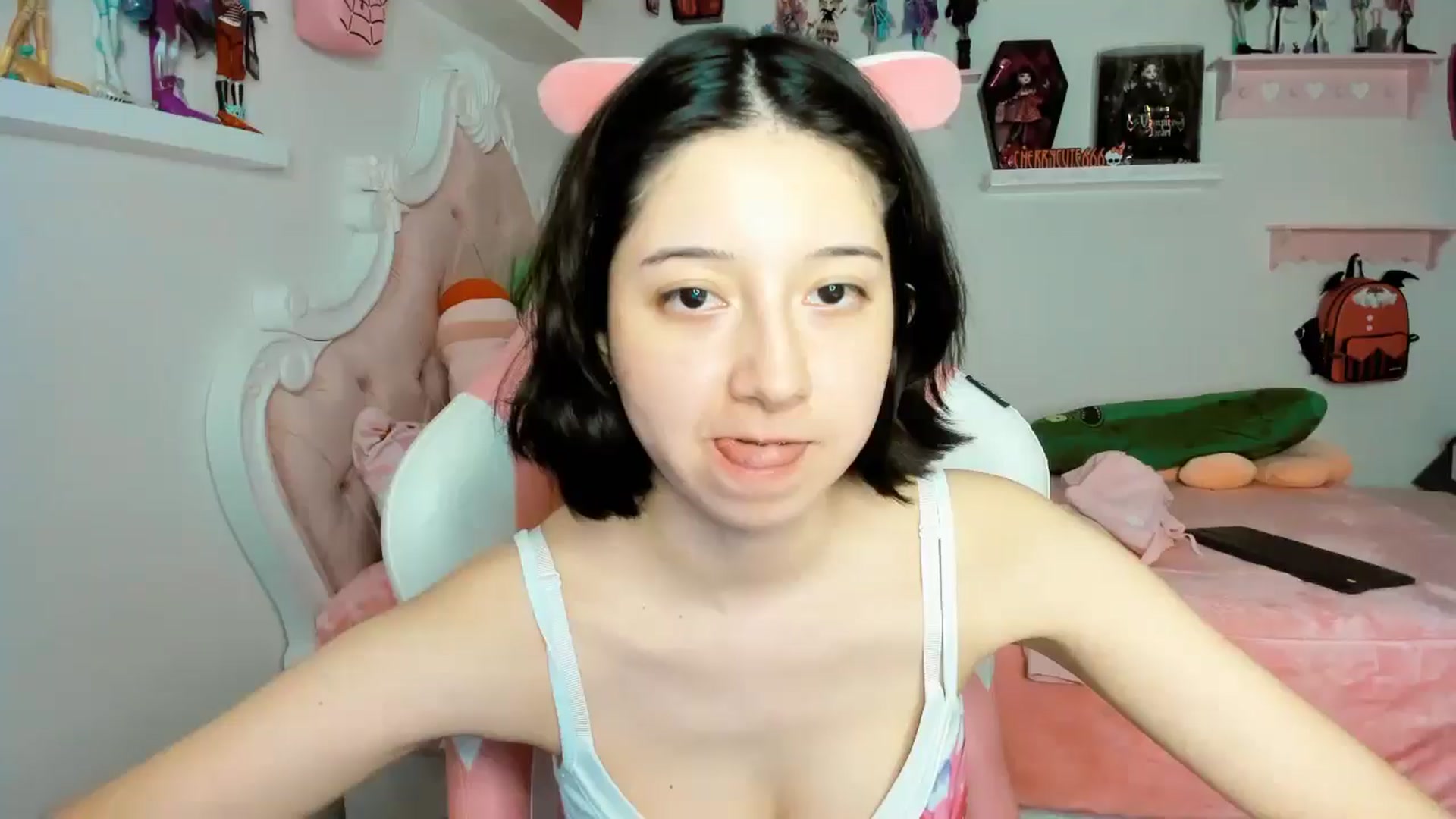 Gallery image thumbnail from Cherrycute666's myfreecams stream on, 12/02/2025, 06:04 image 1 of 20