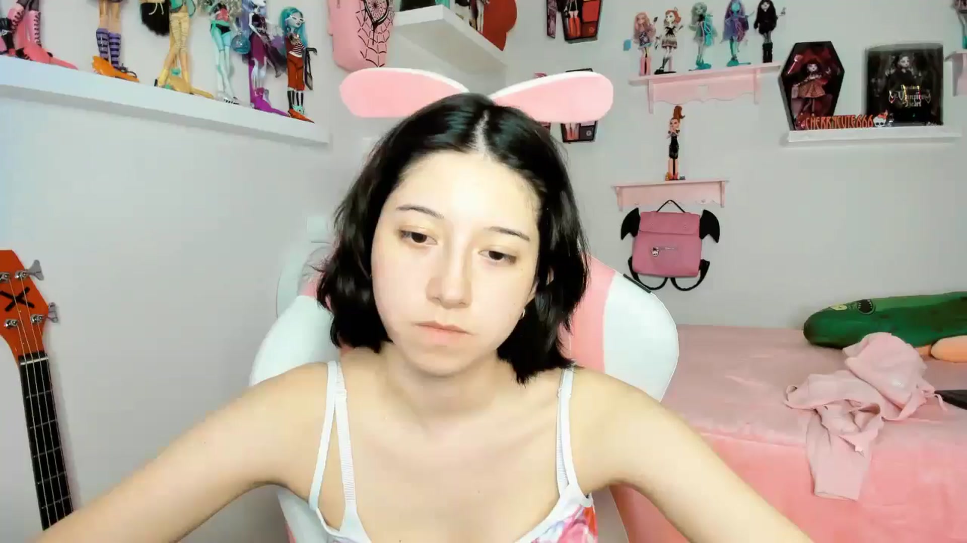 Gallery image thumbnail from Cherrycute666's myfreecams stream on, 12/02/2025, 06:04 image 9 of 20