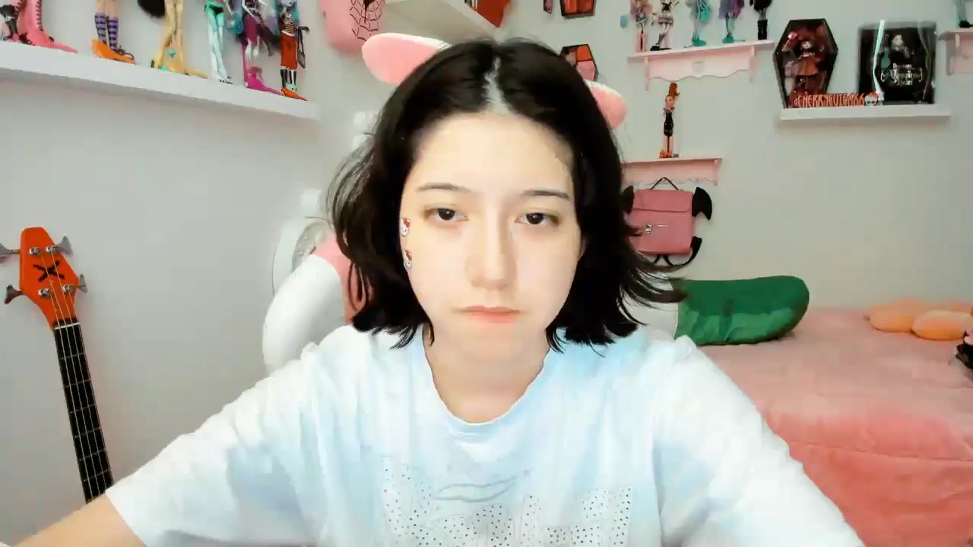 Gallery image thumbnail from Cherrycute666's myfreecams stream on, 12/03/2025, 23:04 image 19 of 20