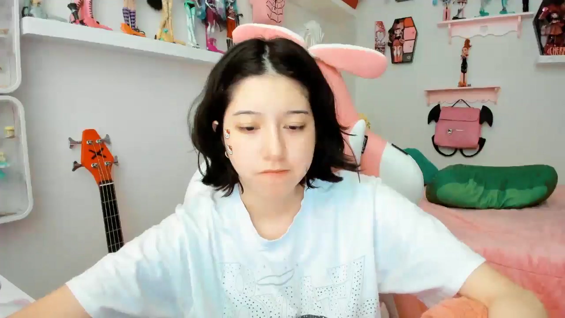 Gallery image thumbnail from Cherrycute666's myfreecams stream on, 12/03/2025, 23:04 image 17 of 20