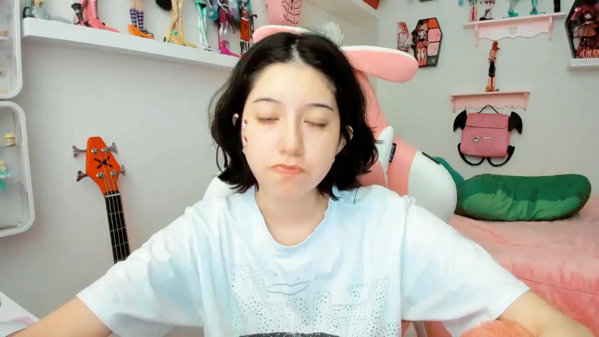 Gallery image thumbnail from Cherrycute666's myfreecams stream on, 12/03/2025, 23:04 image 8 of 20