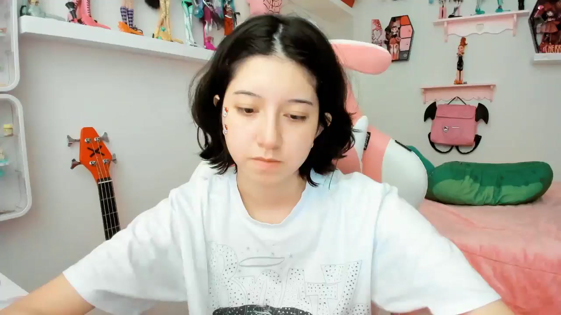 Gallery image thumbnail from Cherrycute666's myfreecams stream on, 12/03/2025, 23:04 image 1 of 20