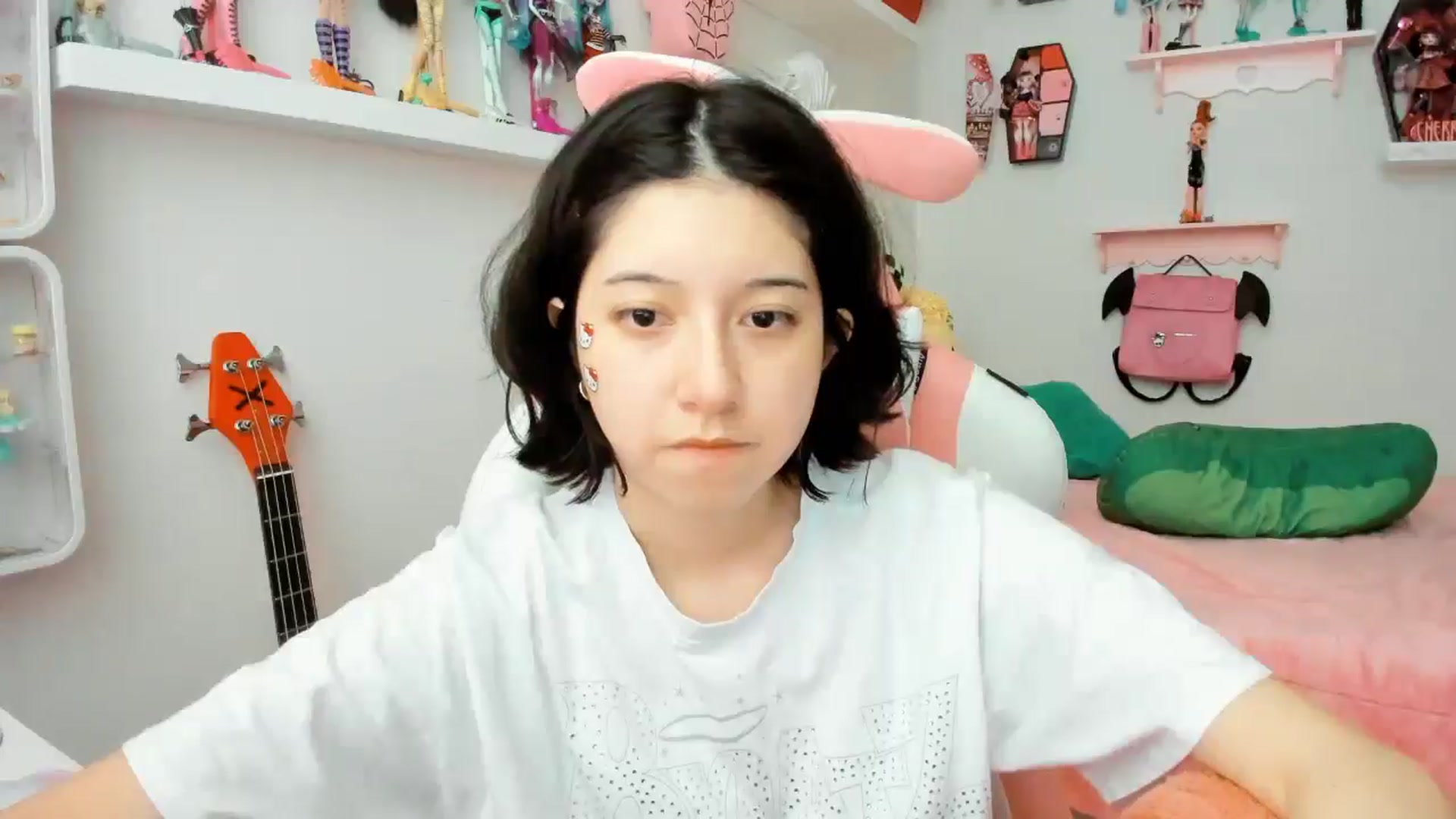 Gallery image thumbnail from Cherrycute666's myfreecams stream on, 12/03/2025, 23:04 image 12 of 20