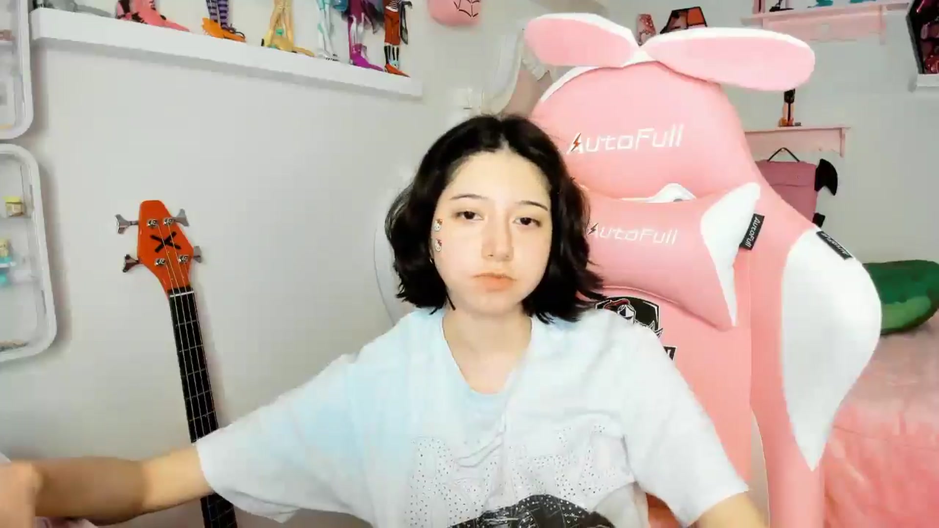 Gallery image thumbnail from Cherrycute666's myfreecams stream on, 12/04/2025, 24:10 image 19 of 20
