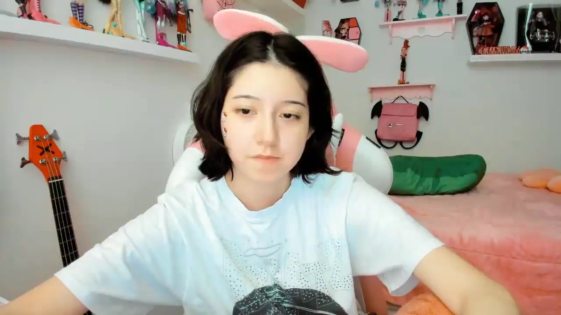 Gallery image thumbnail from Cherrycute666's myfreecams stream on, 12/04/2025, 24:10 image 3 of 20