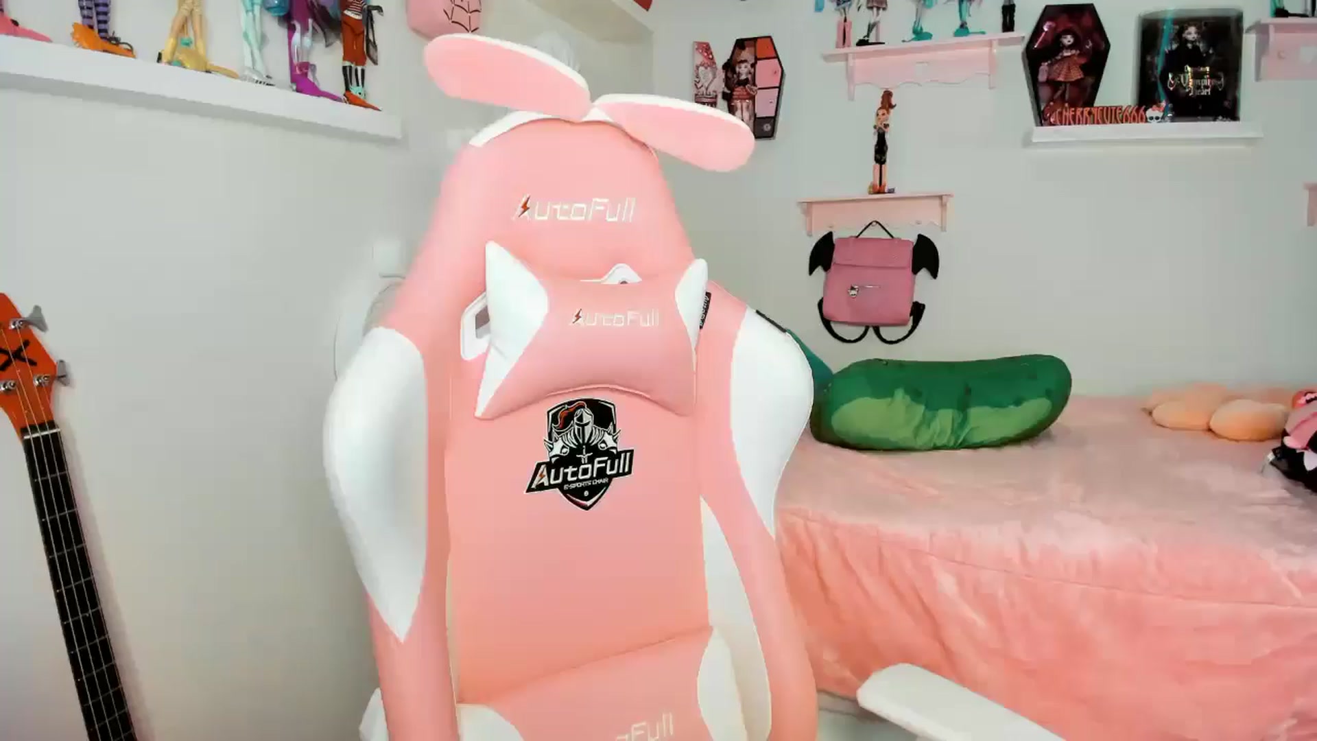 Gallery image thumbnail from Cherrycute666's myfreecams stream on, 12/04/2025, 24:10 image 10 of 20