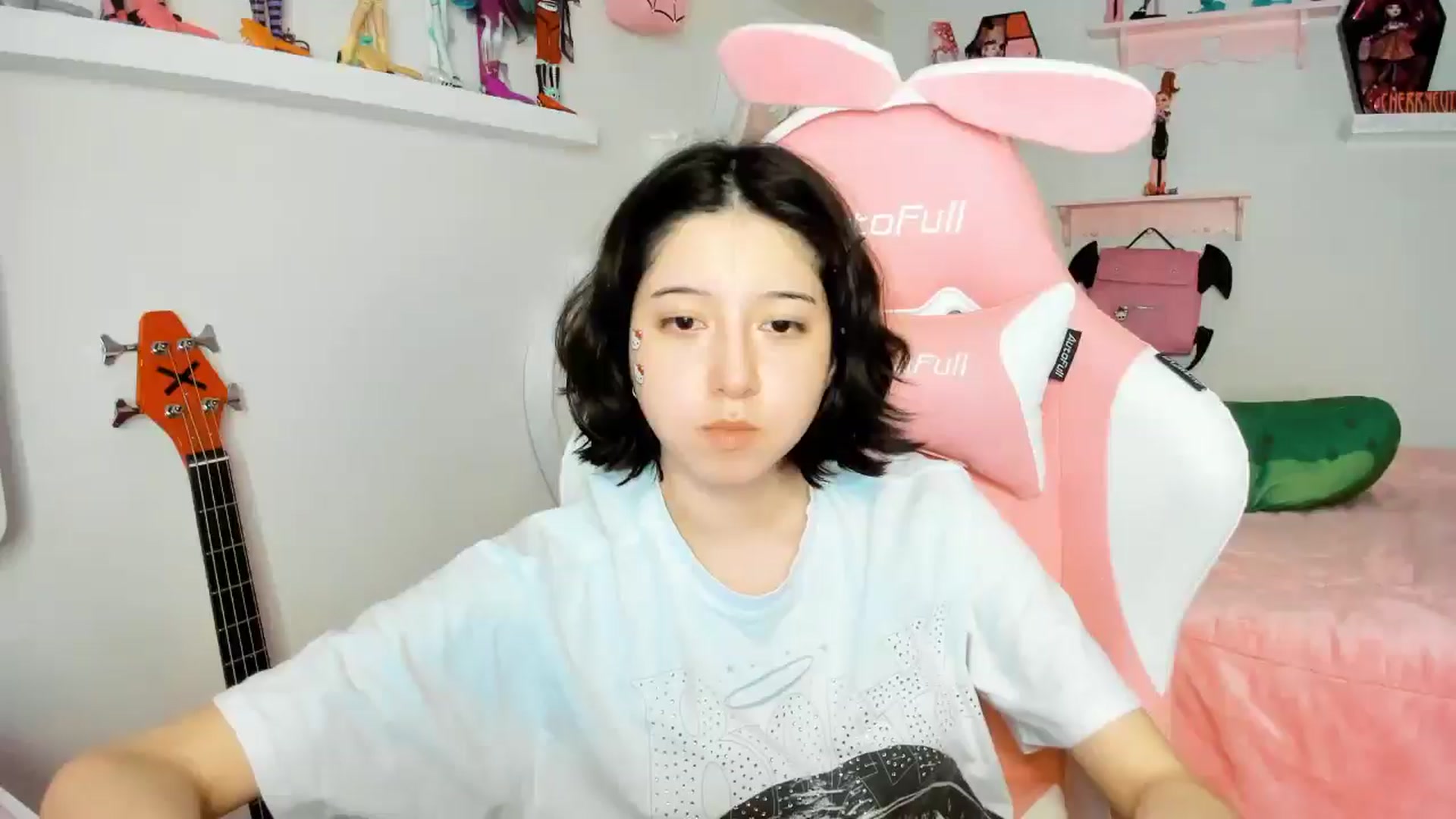 Gallery image thumbnail from Cherrycute666's myfreecams stream on, 12/04/2025, 24:10 image 15 of 20