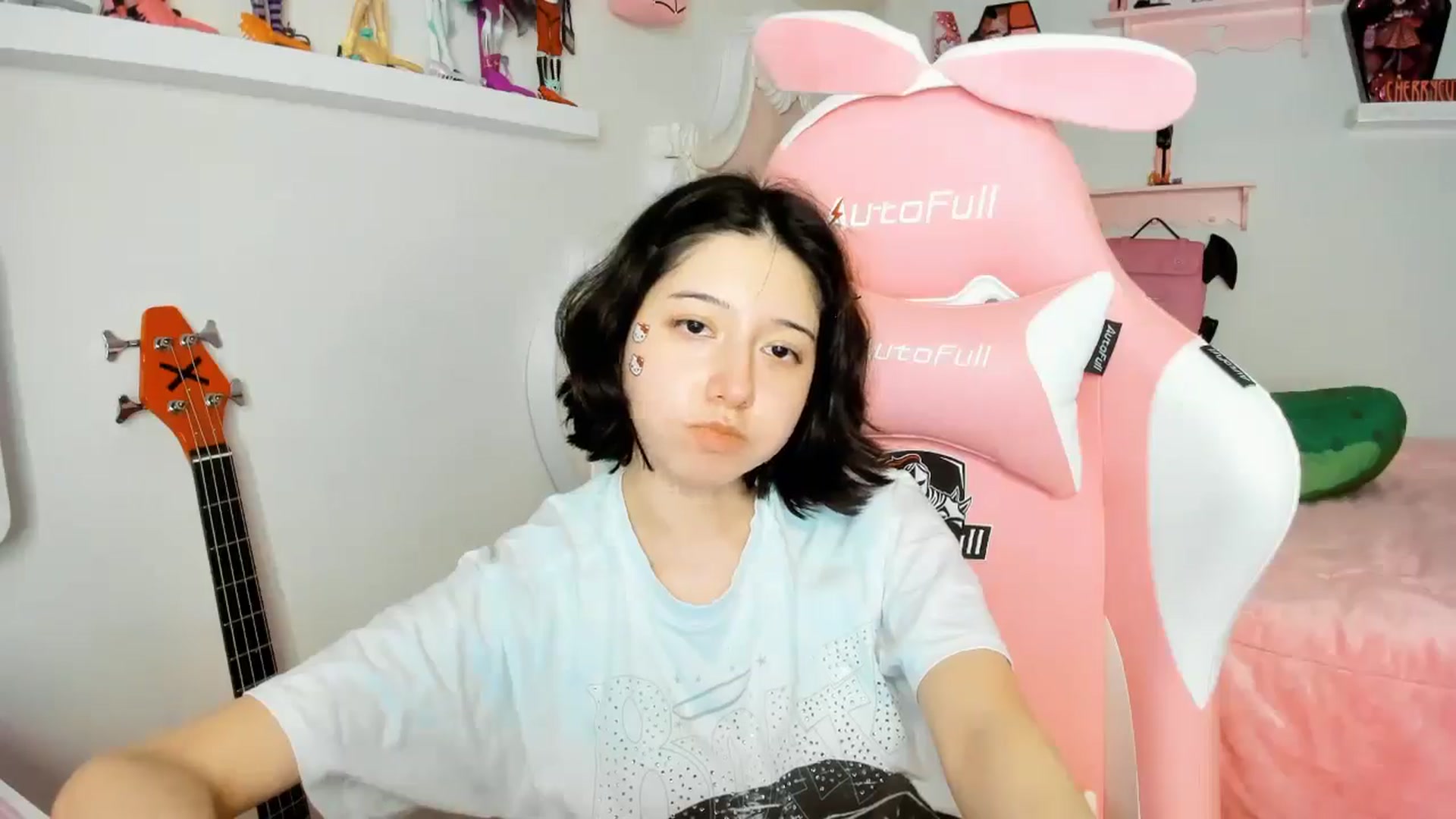 Gallery image thumbnail from Cherrycute666's myfreecams stream on, 12/04/2025, 24:10 image 18 of 20