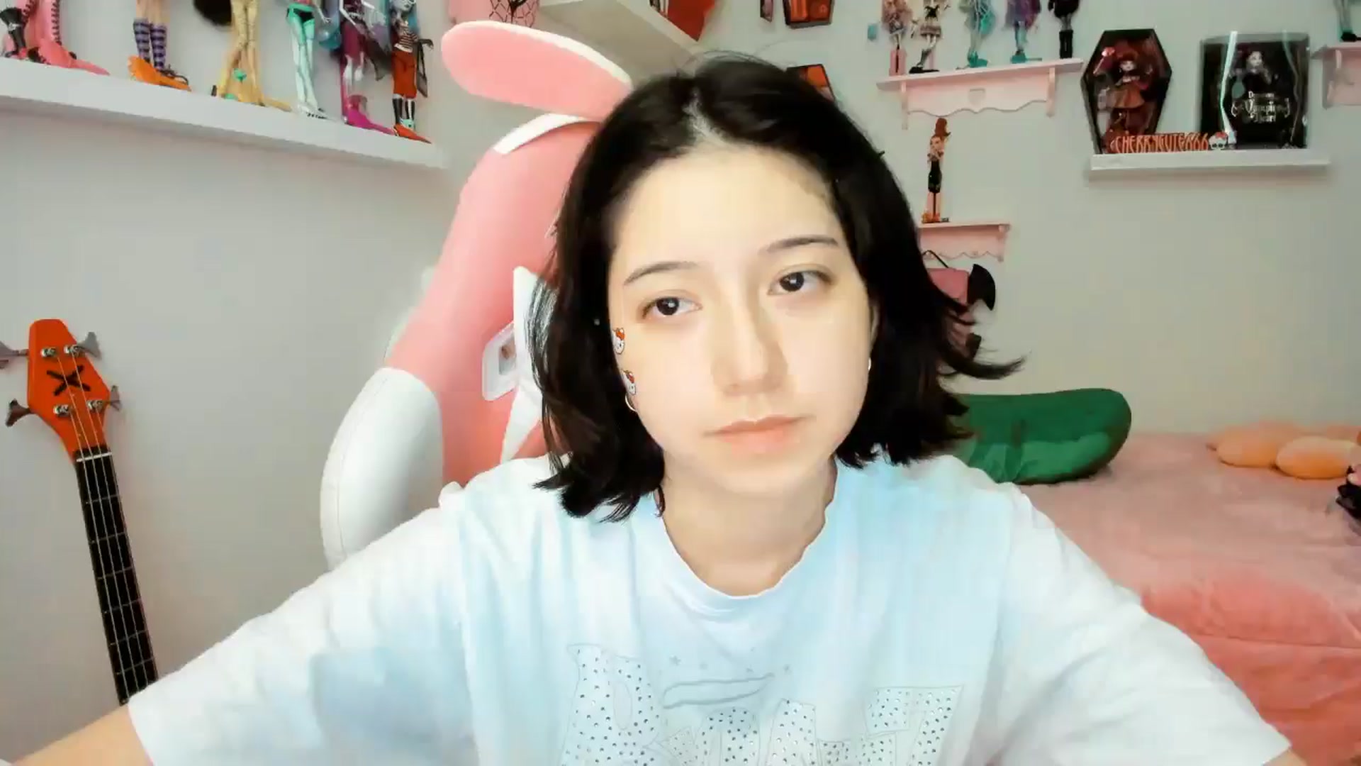 Gallery image thumbnail from Cherrycute666's myfreecams stream on, 12/04/2025, 24:10 image 1 of 20