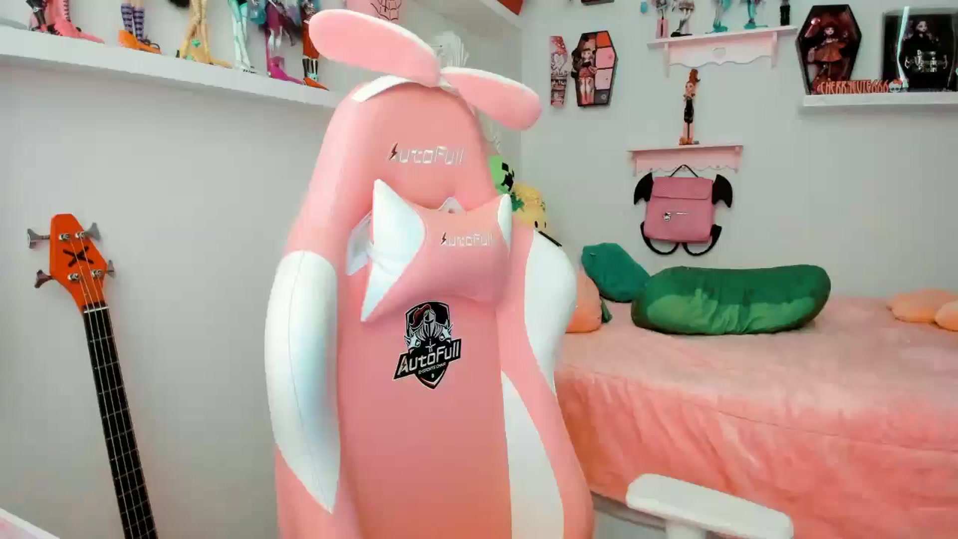 Gallery image thumbnail from Cherrycute666's myfreecams stream on, 12/04/2025, 24:10 image 2 of 20
