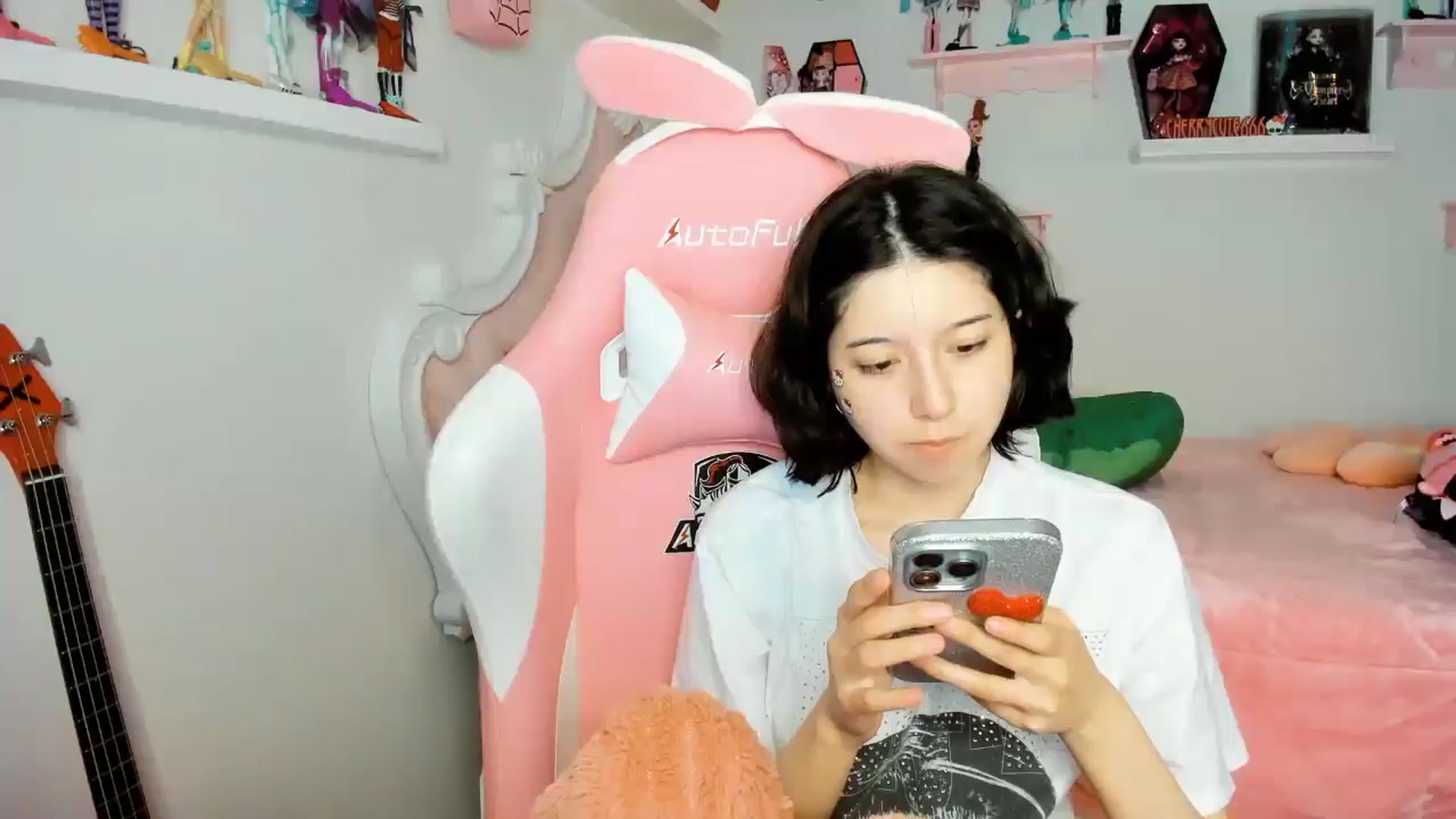 Gallery image thumbnail from Cherrycute666's myfreecams stream on, 12/04/2025, 24:10 image 13 of 20