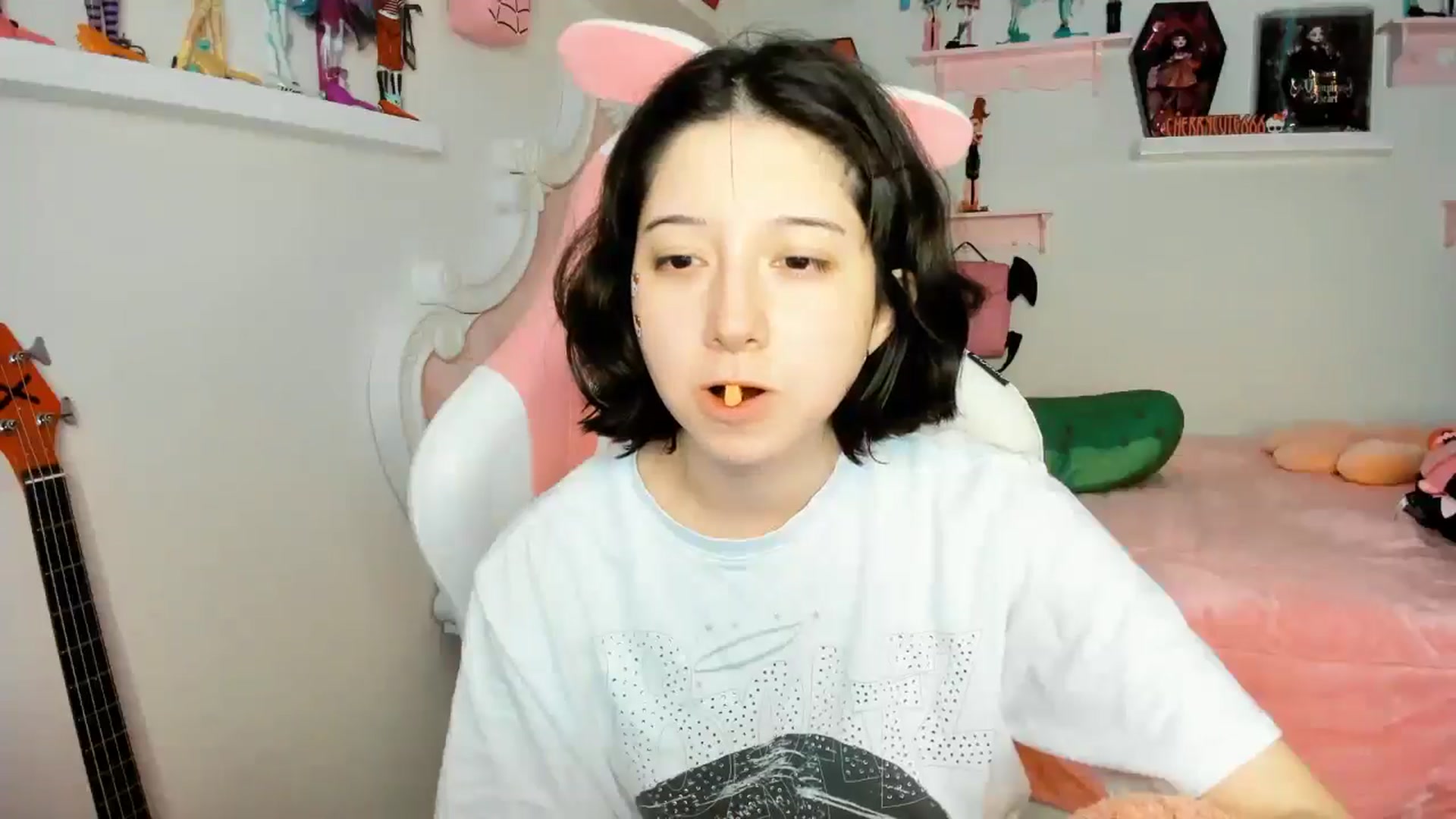 Gallery image thumbnail from Cherrycute666's myfreecams stream on, 12/04/2025, 24:10 image 12 of 20