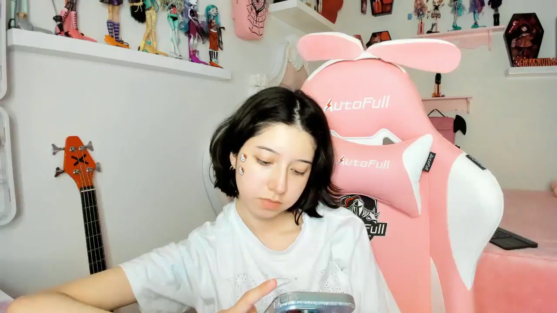Gallery image thumbnail from Cherrycute666's myfreecams stream on, 12/04/2025, 02:31 image 4 of 20