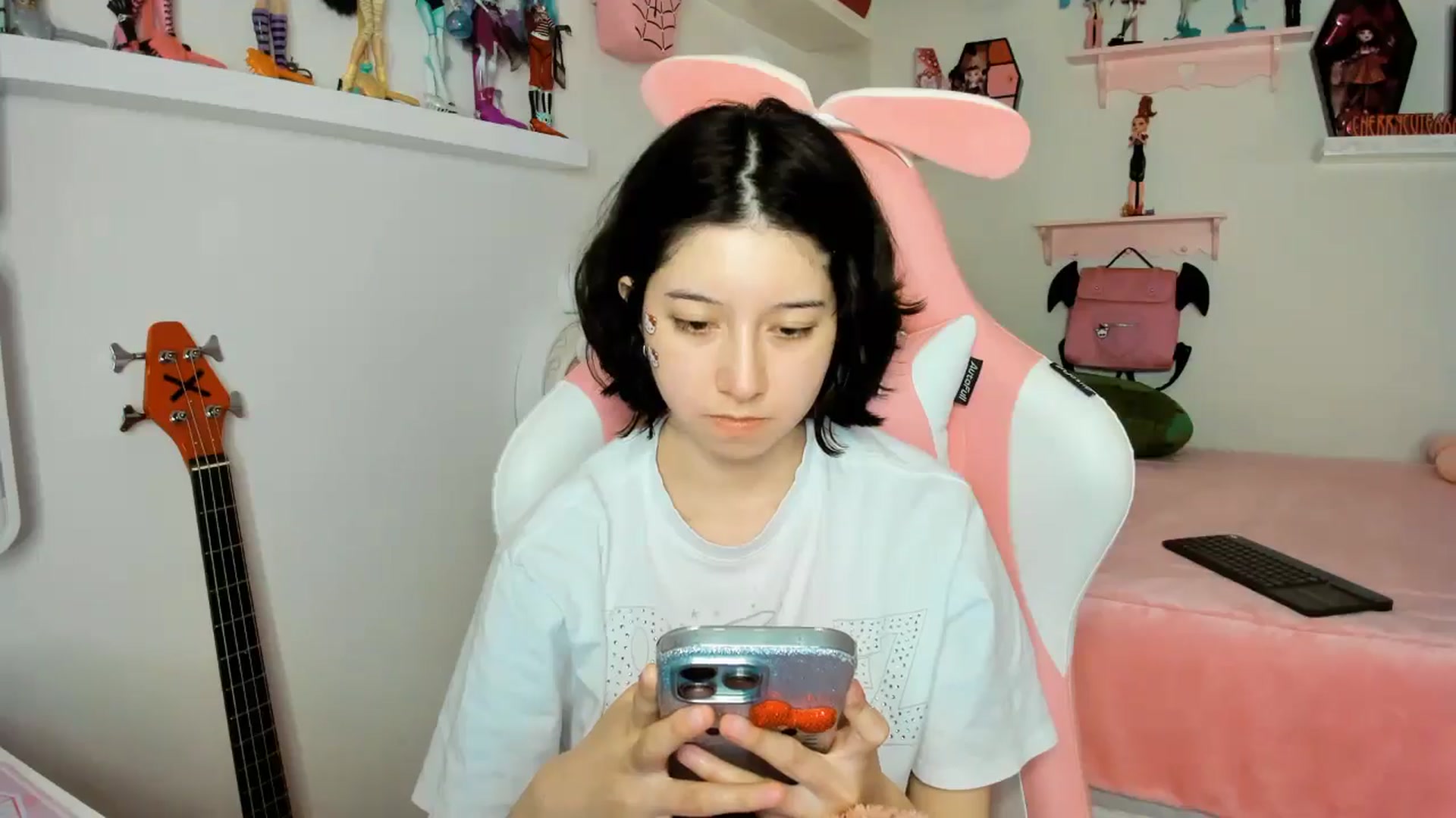 Gallery image thumbnail from Cherrycute666's myfreecams stream on, 12/04/2025, 02:31 image 16 of 20