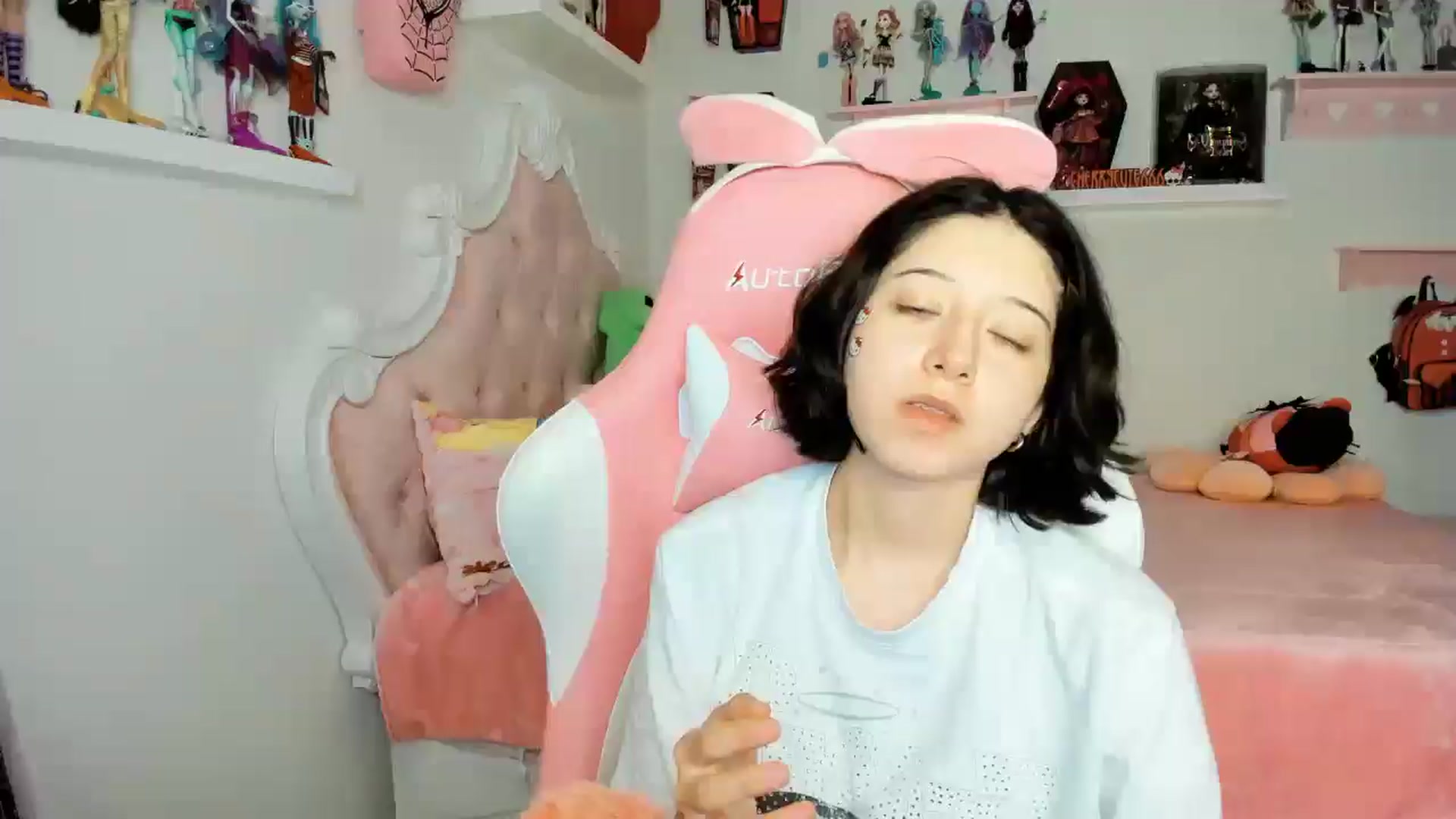 Gallery image thumbnail from Cherrycute666's myfreecams stream on, 12/04/2025, 02:31 image 2 of 20