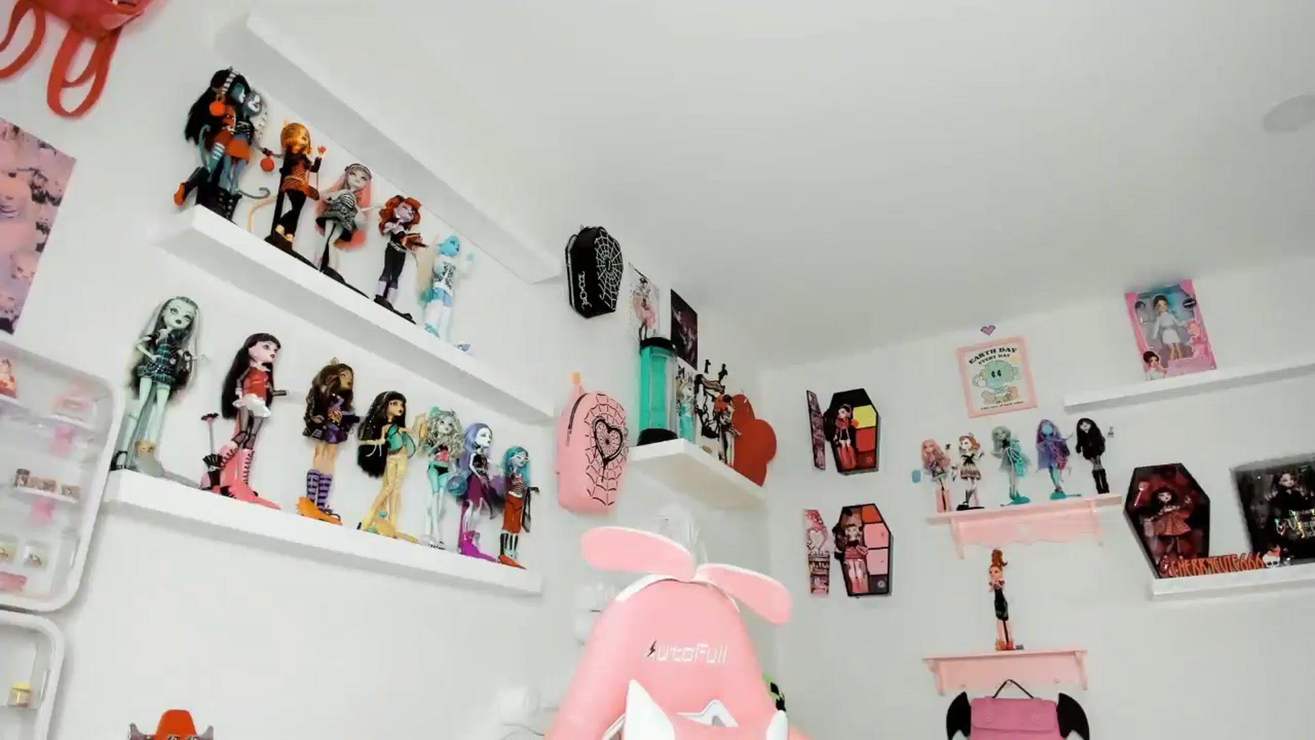 Gallery image thumbnail from Cherrycute666's myfreecams stream on, 12/04/2025, 02:31 image 12 of 20