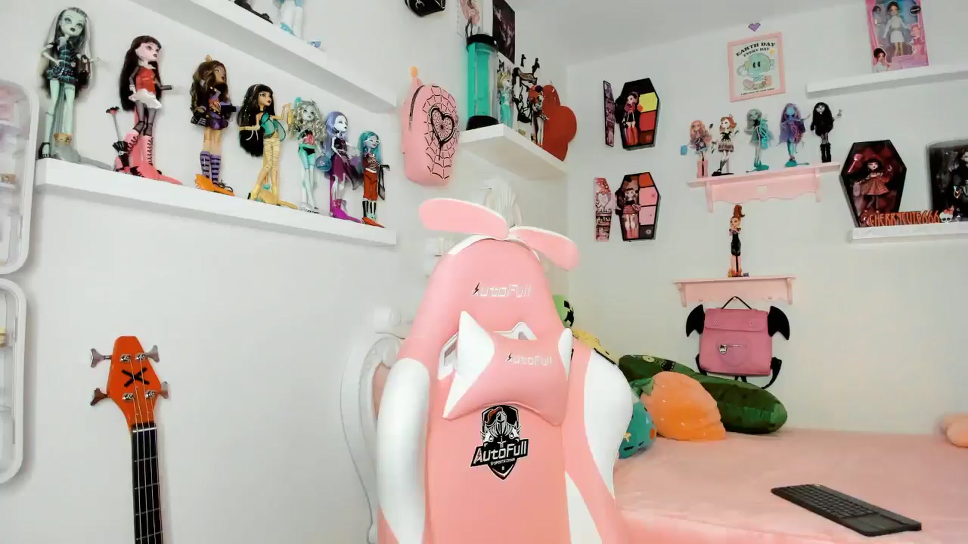 Gallery image thumbnail from Cherrycute666's myfreecams stream on, 12/04/2025, 02:31 image 10 of 20