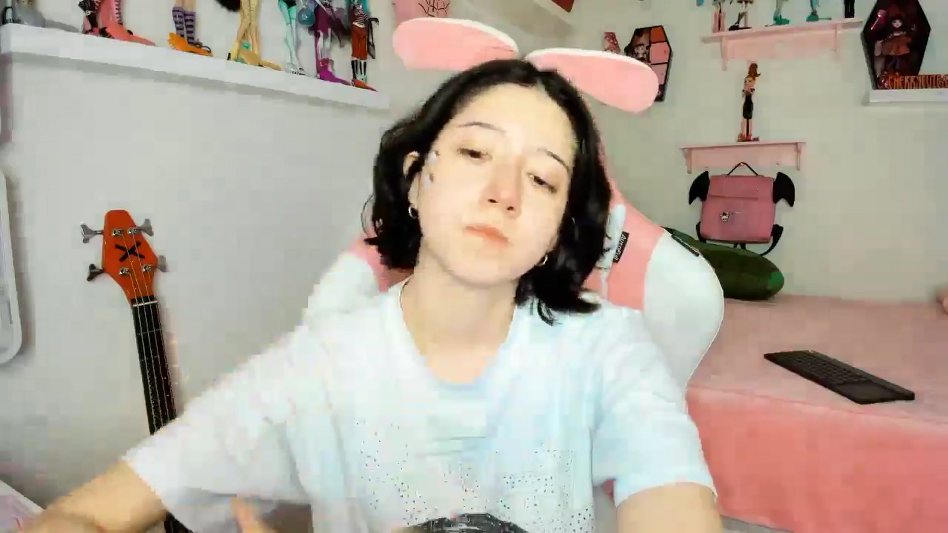 Gallery image thumbnail from Cherrycute666's myfreecams stream on, 12/04/2025, 02:31 image 17 of 20