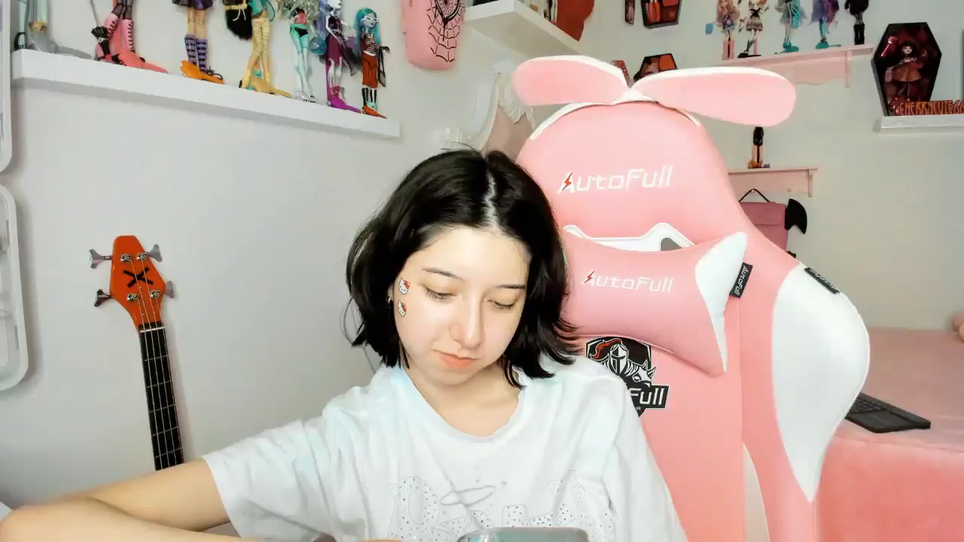 Gallery image thumbnail from Cherrycute666's myfreecams stream on, 12/04/2025, 02:31 image 5 of 20