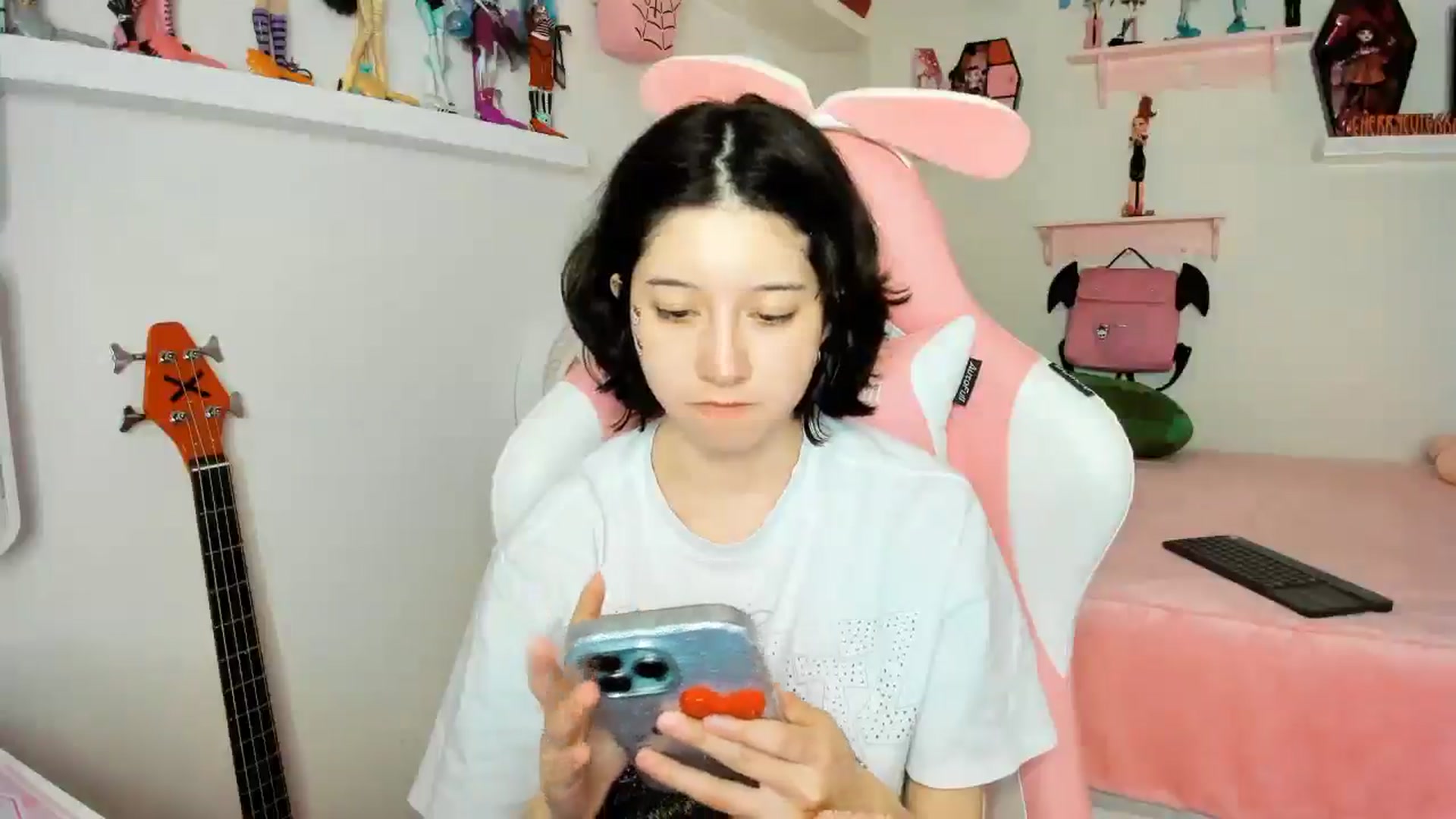 Gallery image thumbnail from Cherrycute666's myfreecams stream on, 12/04/2025, 02:31 image 15 of 20