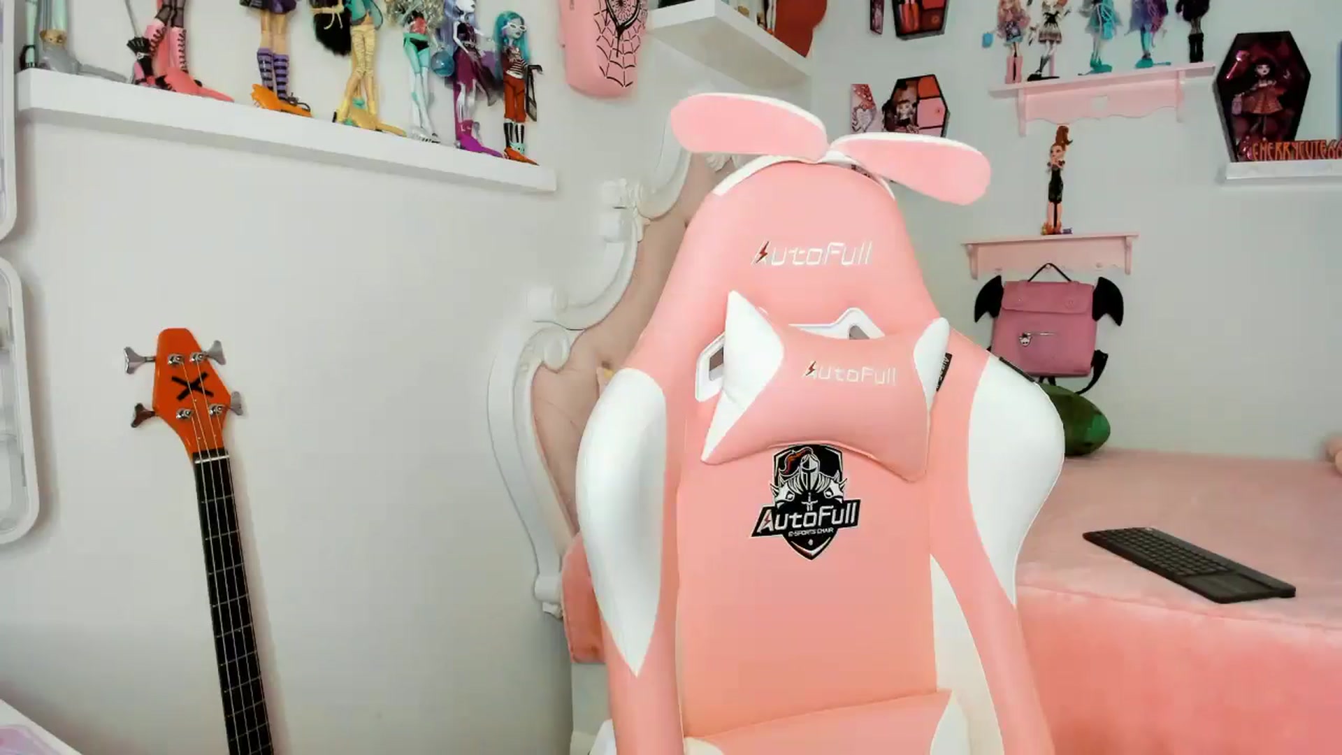 Gallery image thumbnail from Cherrycute666's myfreecams stream on, 12/04/2025, 02:31 image 8 of 20