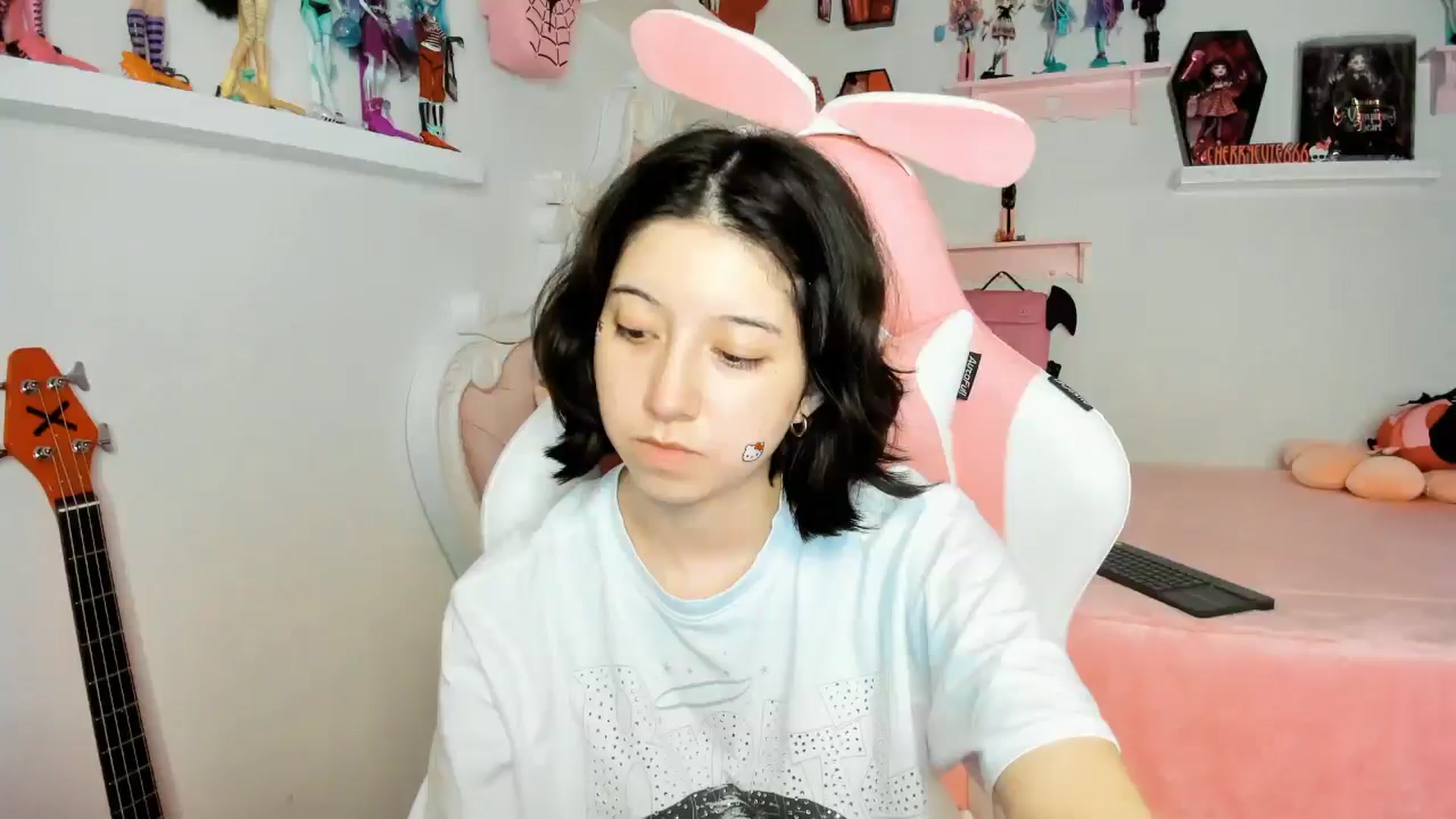 Gallery image thumbnail from Cherrycute666's myfreecams stream on, 12/04/2025, 05:56 image 16 of 20