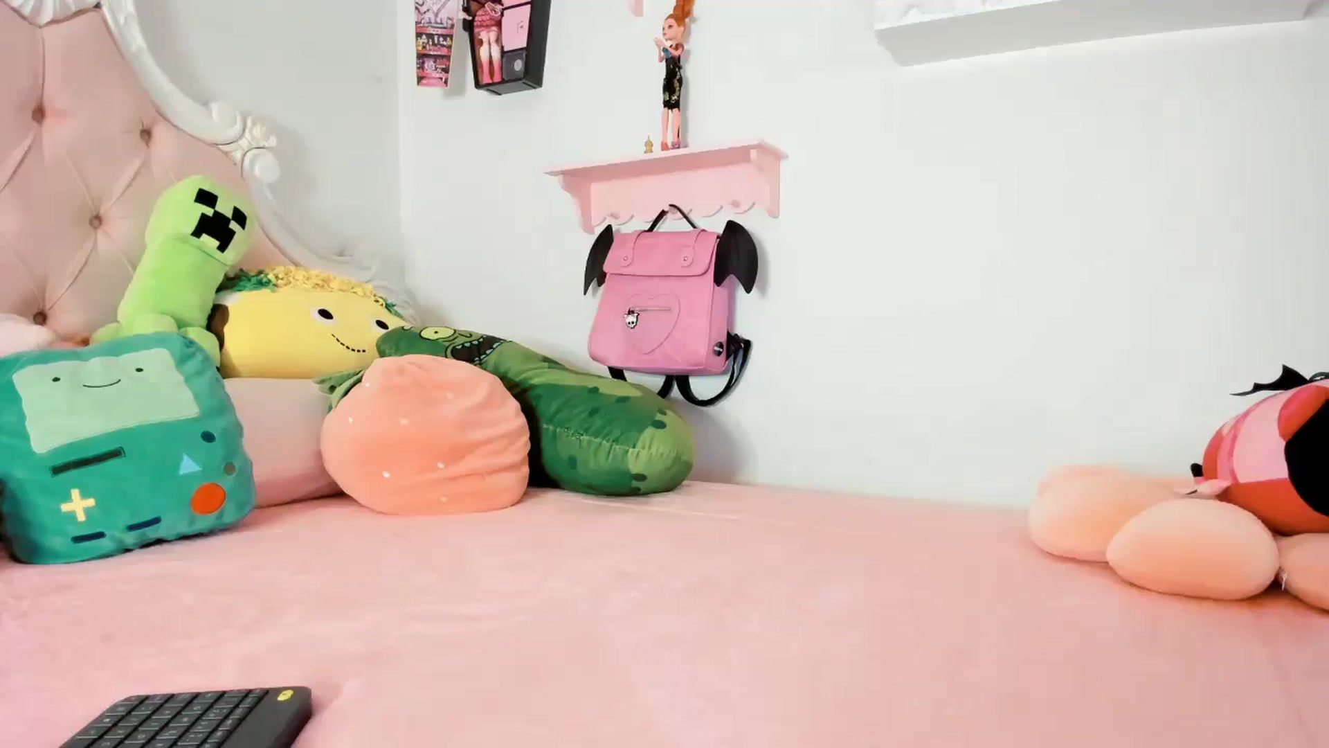 Gallery image thumbnail from Cherrycute666's myfreecams stream on, 12/04/2025, 05:56 image 18 of 20