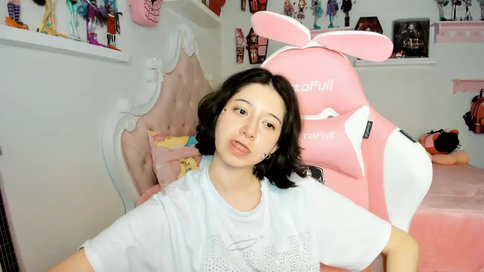 Gallery image thumbnail from Cherrycute666's myfreecams stream on, 12/04/2025, 05:56 image 17 of 20