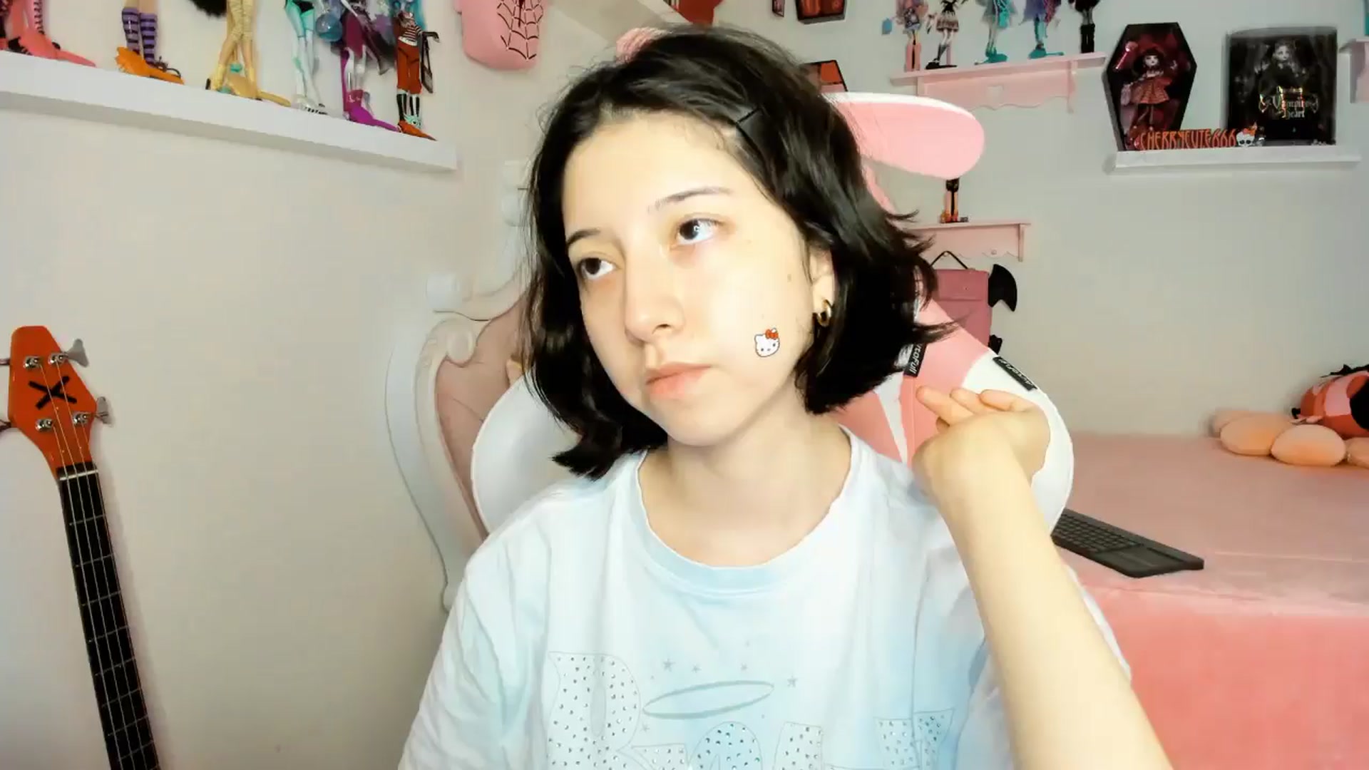 Gallery image thumbnail from Cherrycute666's myfreecams stream on, 12/04/2025, 05:56 image 12 of 20