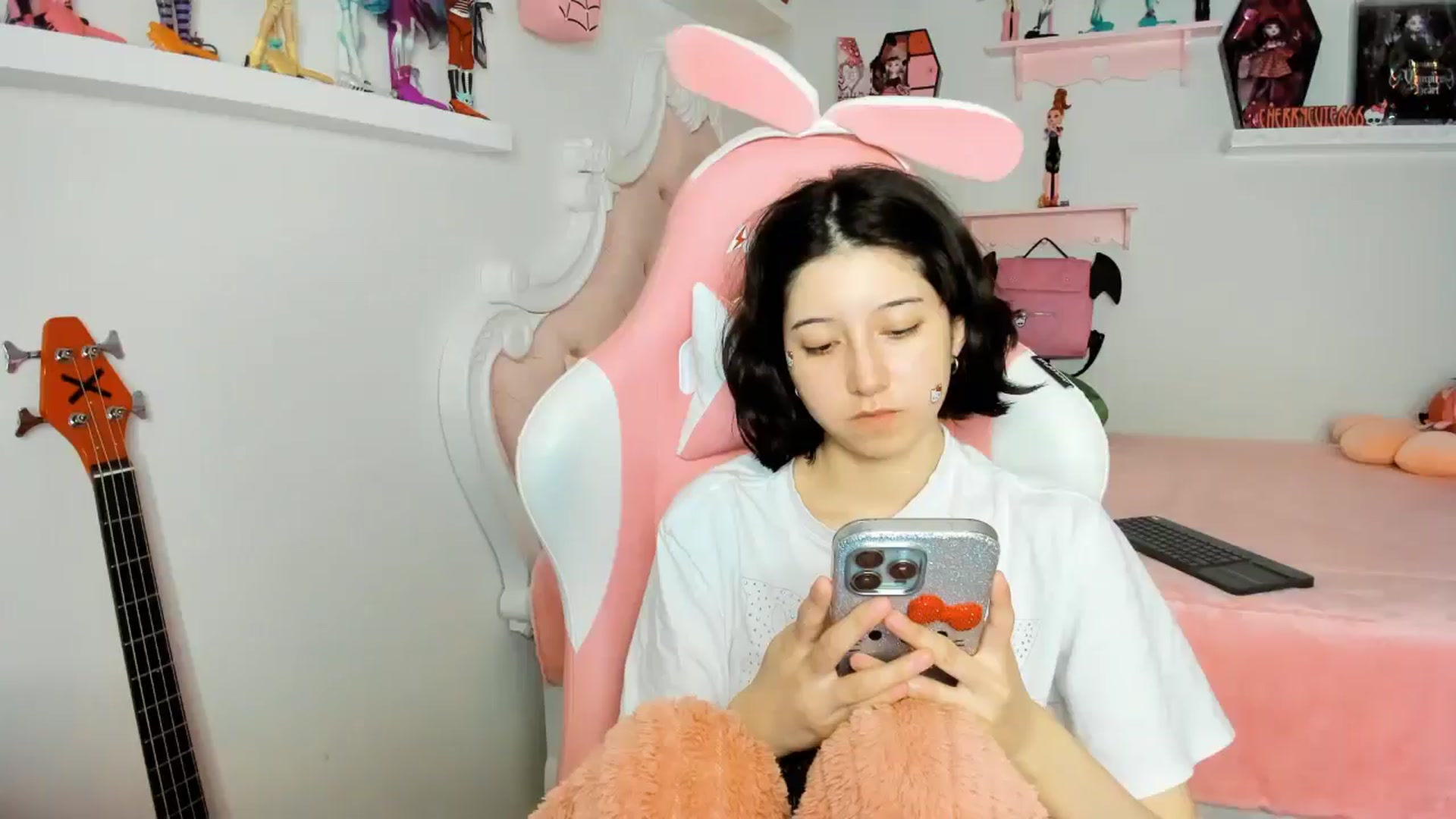 Gallery image thumbnail from Cherrycute666's myfreecams stream on, 12/04/2025, 05:56 image 7 of 20
