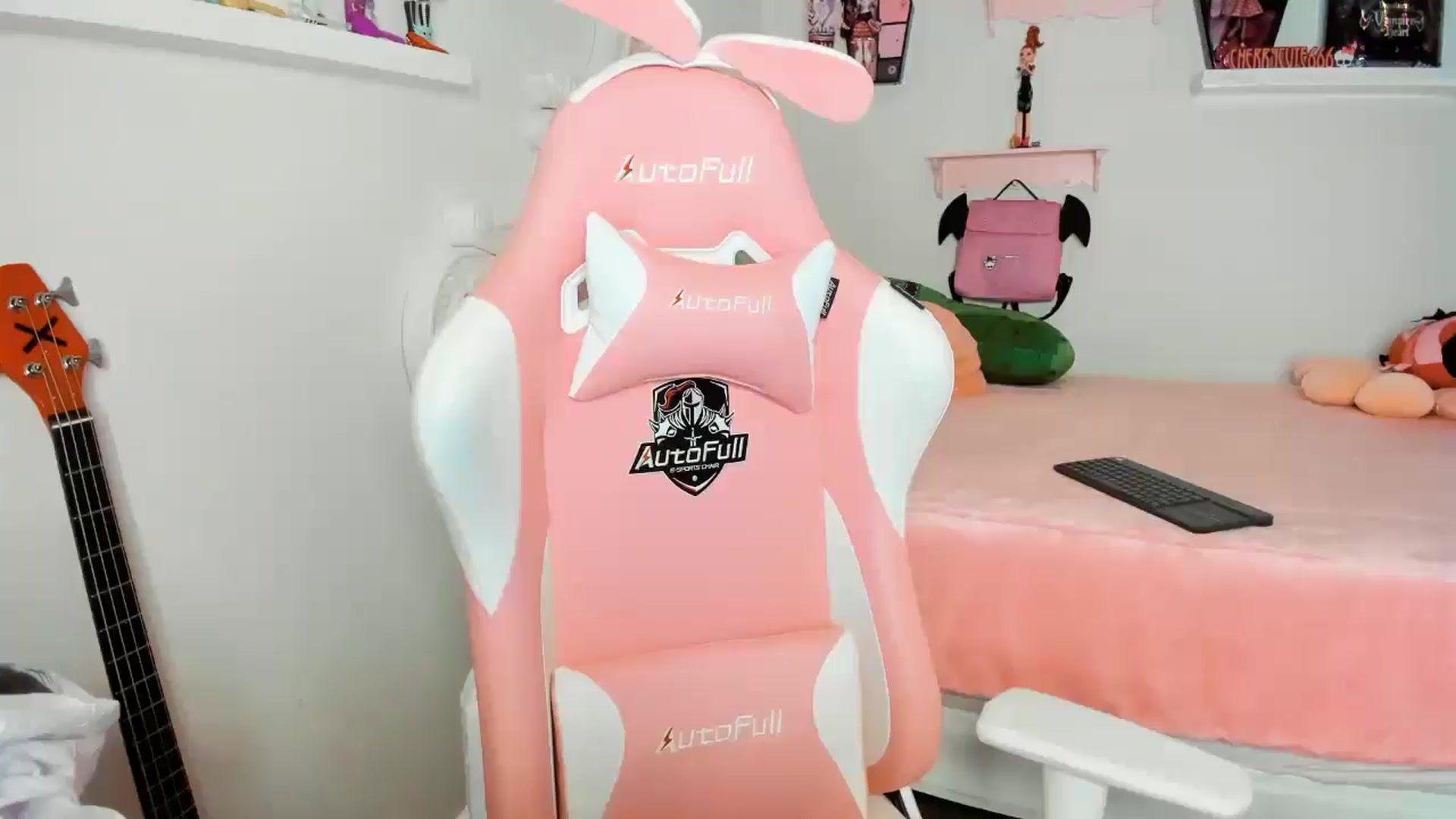 Gallery image thumbnail from Cherrycute666's myfreecams stream on, 12/04/2025, 05:56 image 5 of 20