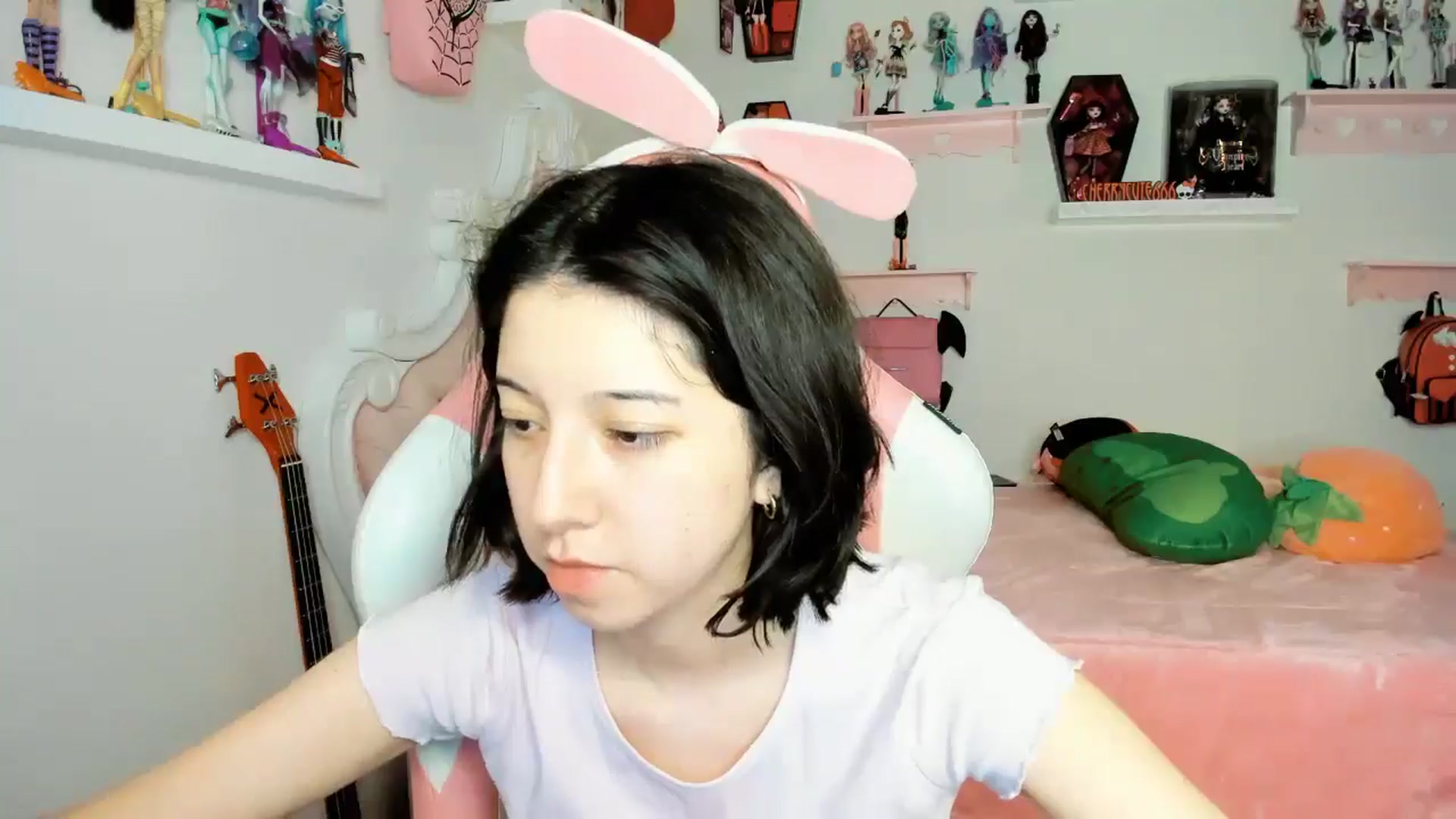 Gallery image thumbnail from Cherrycute666's myfreecams stream on, 12/06/2025, 07:49 image 4 of 20