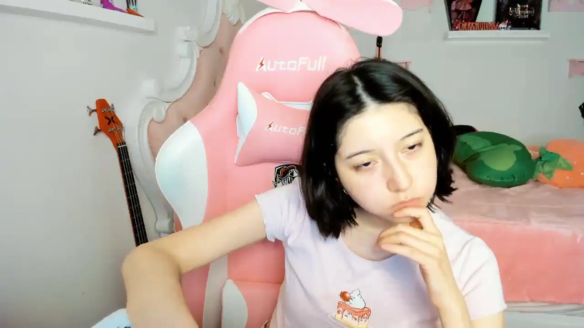 Gallery image thumbnail from Cherrycute666's myfreecams stream on, 12/06/2025, 07:49 image 9 of 20