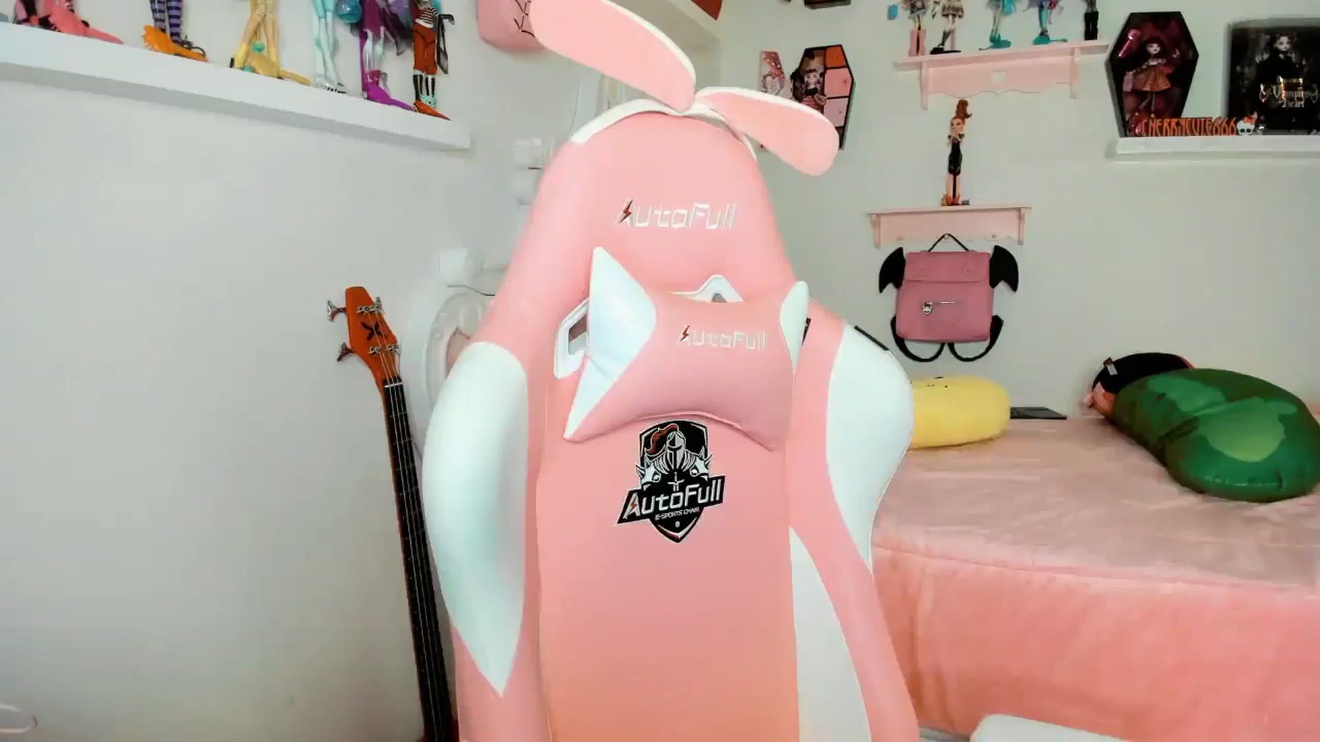 Gallery image thumbnail from Cherrycute666's myfreecams stream on, 12/06/2025, 07:49 image 16 of 20