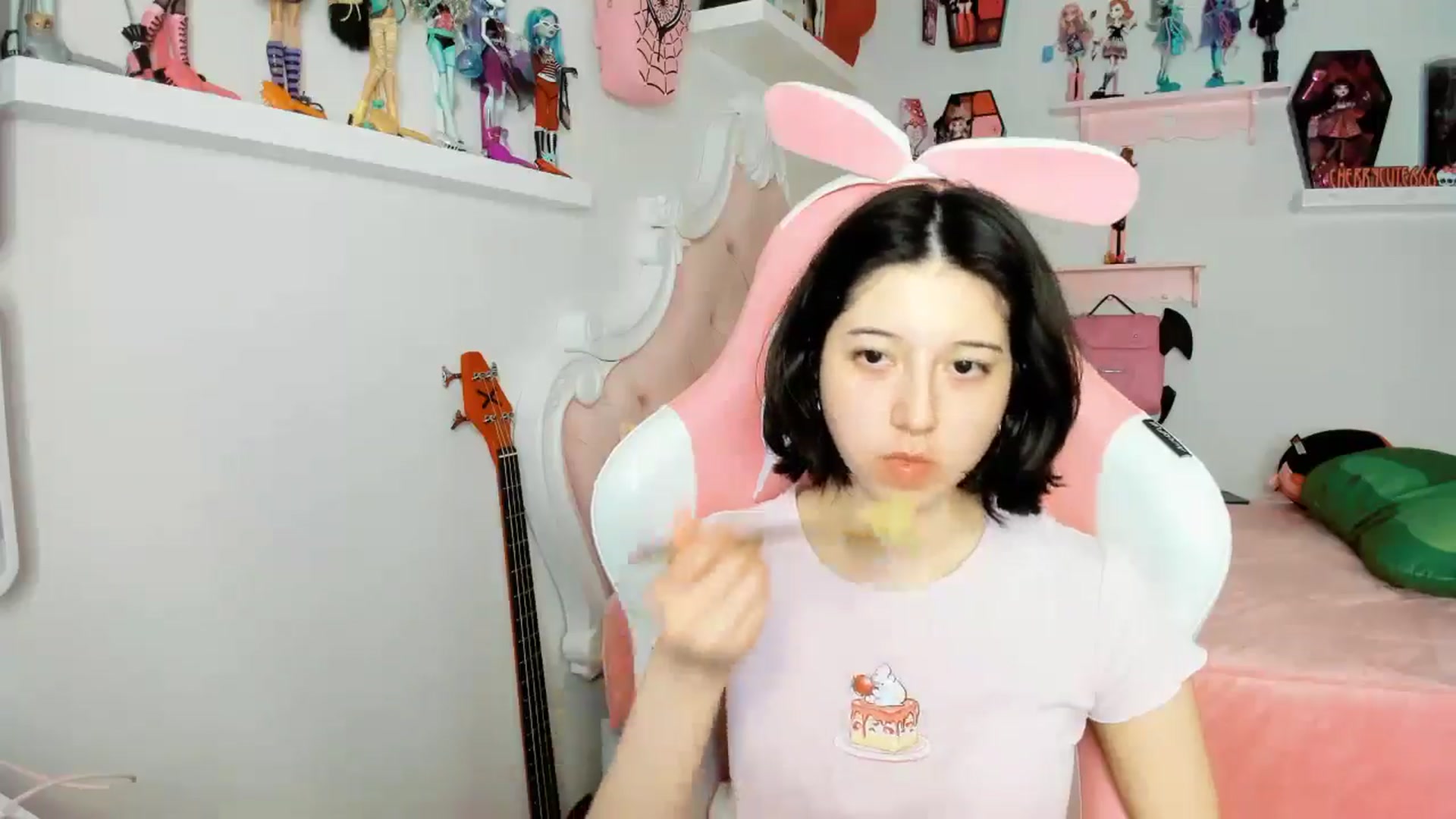 Gallery image thumbnail from Cherrycute666's myfreecams stream on, 12/06/2025, 07:49 image 6 of 20