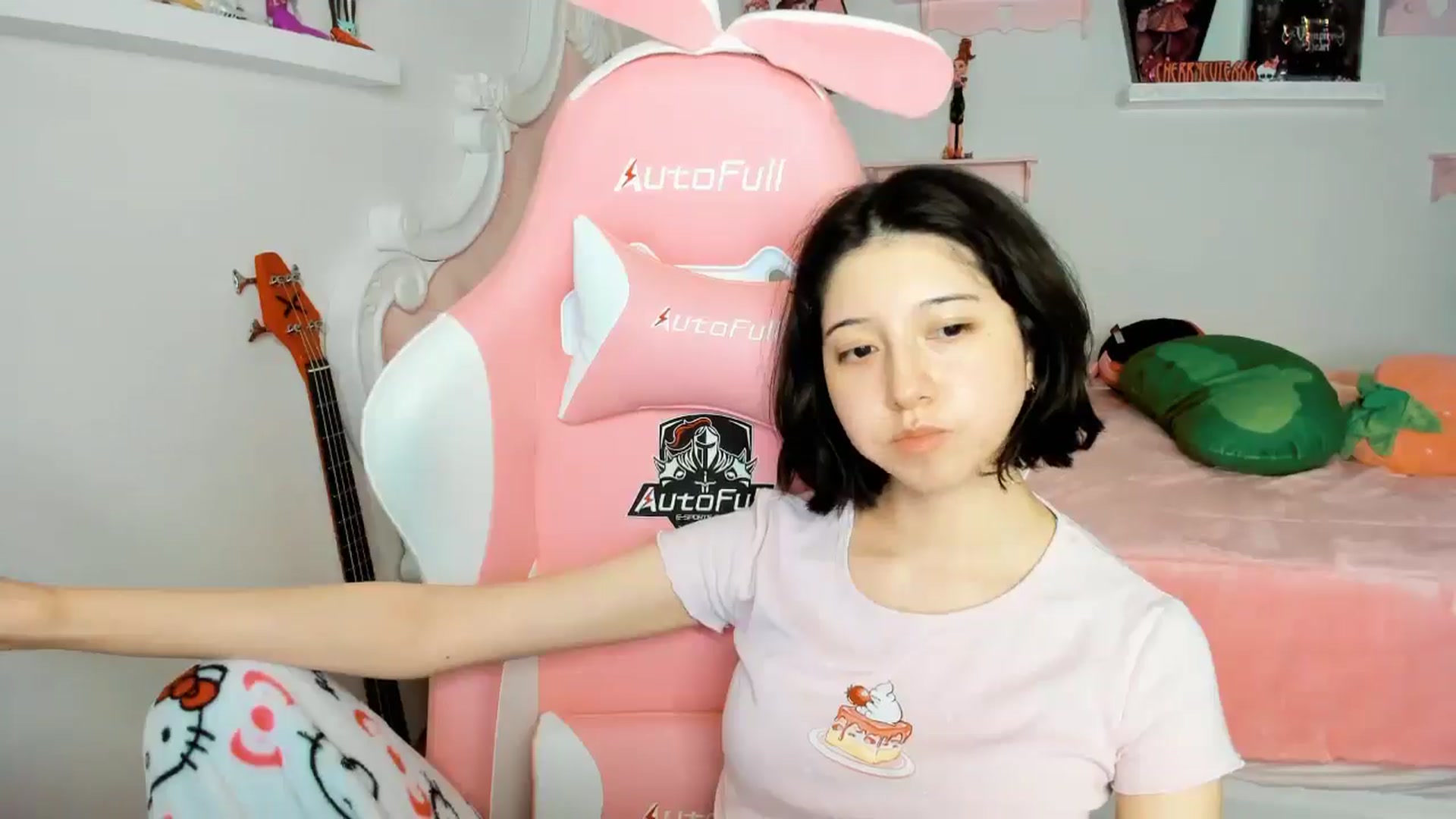 Gallery image thumbnail from Cherrycute666's myfreecams stream on, 12/06/2025, 07:49 image 10 of 20